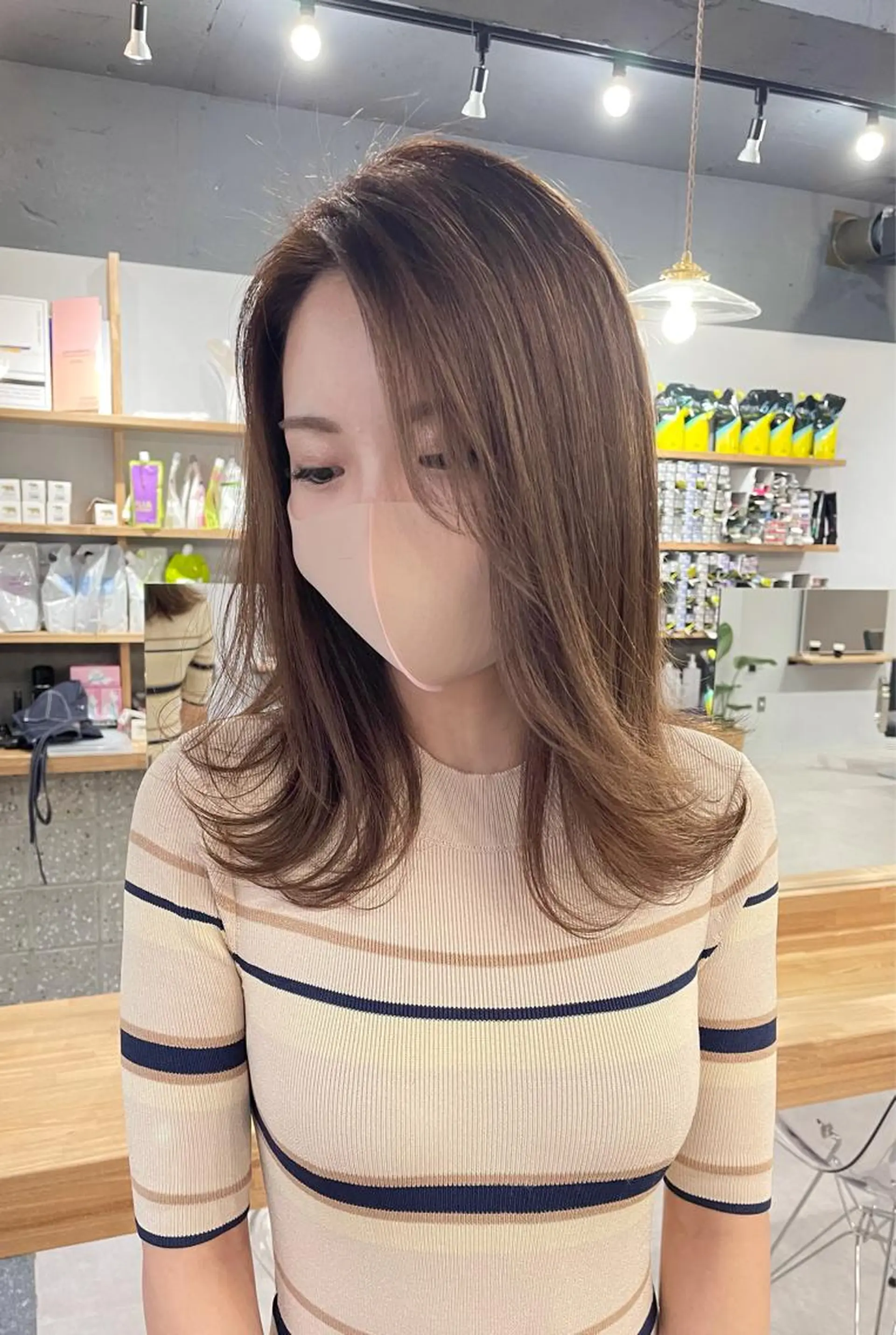 ミディアム カラー ベージュカラー ミルクティーベージュ カット ヘアカラー トリートメント 西村あきや トレンド韓国ヘアのヘアスタイル