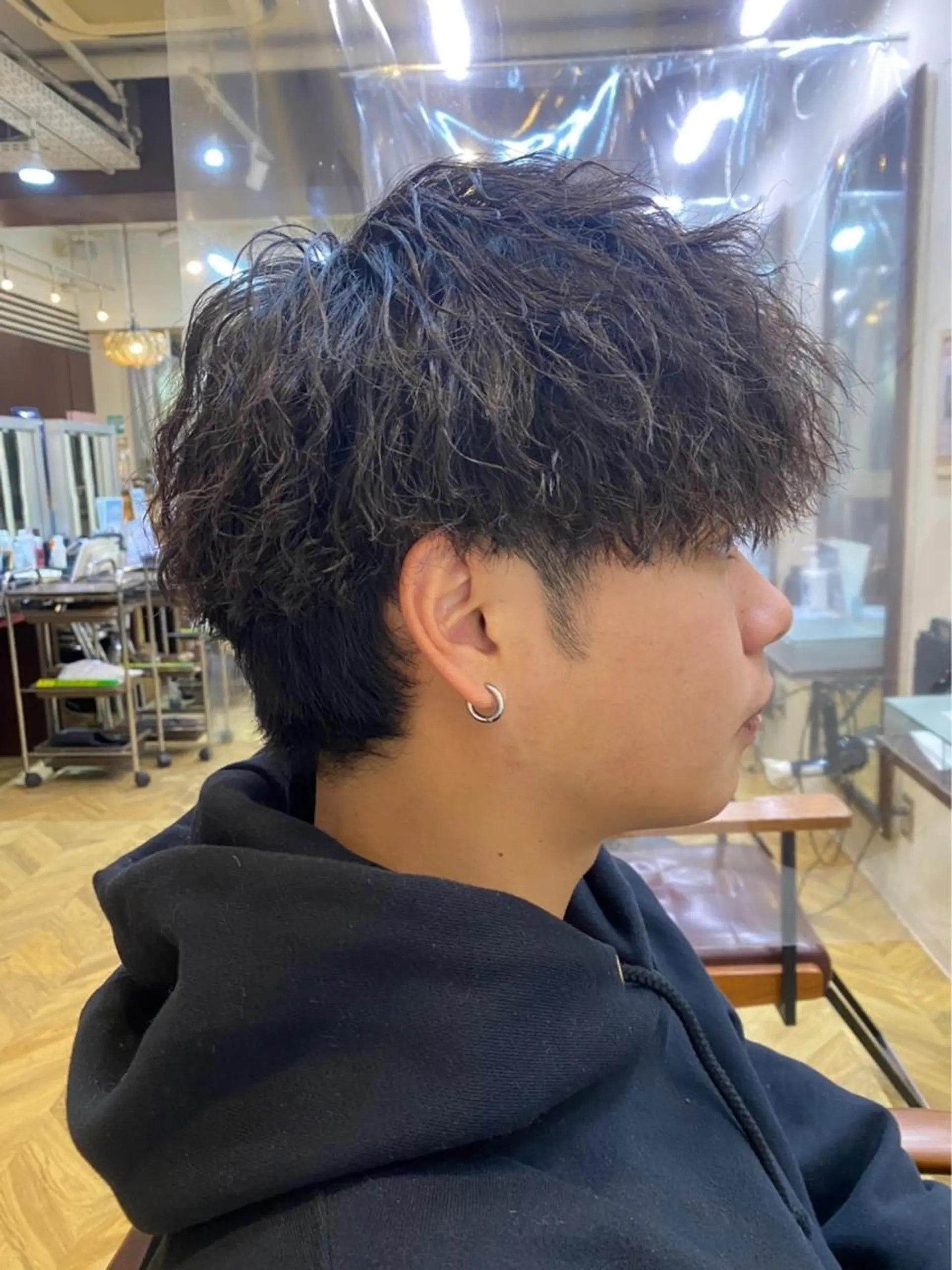 メンズ メンズバレイヤージュ メンズブリーチ センターパート フェードカット メンズハイライト エリアNo.1人気✨ ブリッツレボ☘️のヘアスタイル