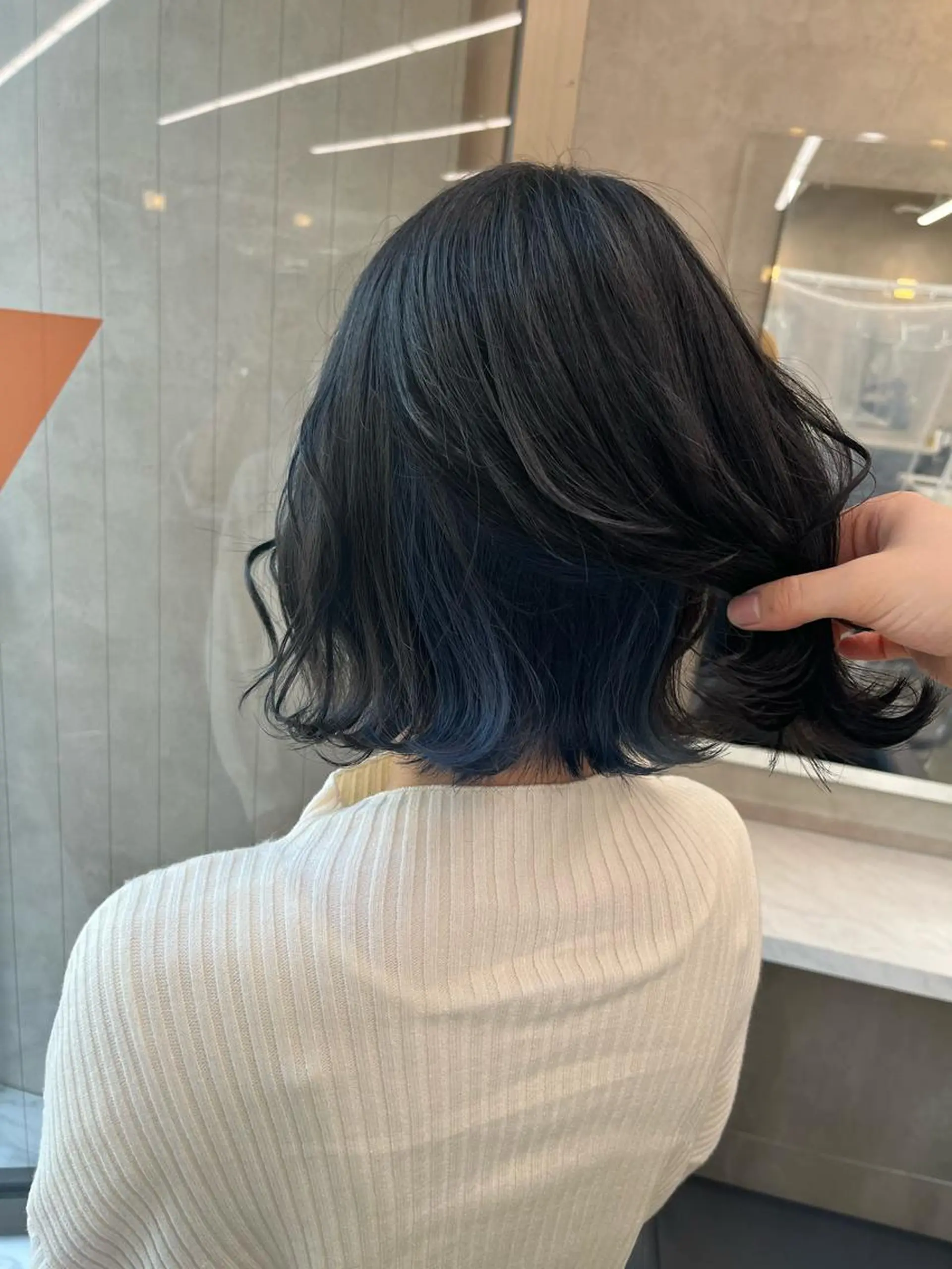 ショート 寒色＆ブリーチ特化 寒色MiOのヘアスタイル