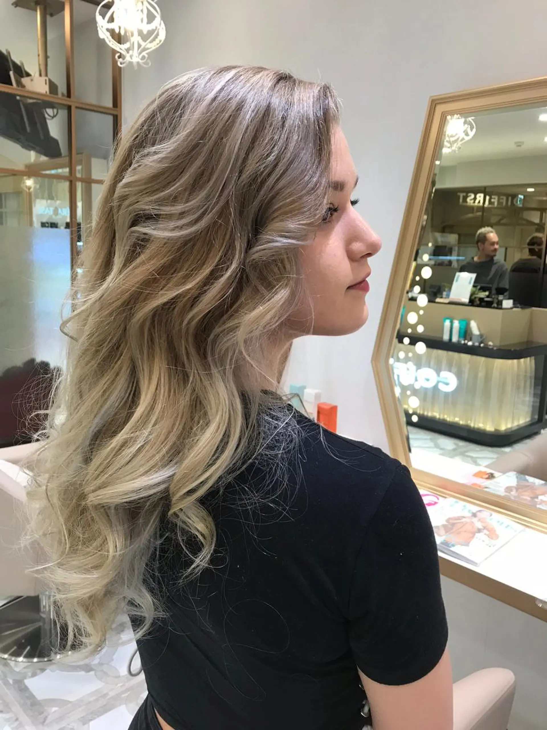 カラー バレイヤージュ ブリーチ 江崎 わか子のヘアスタイル