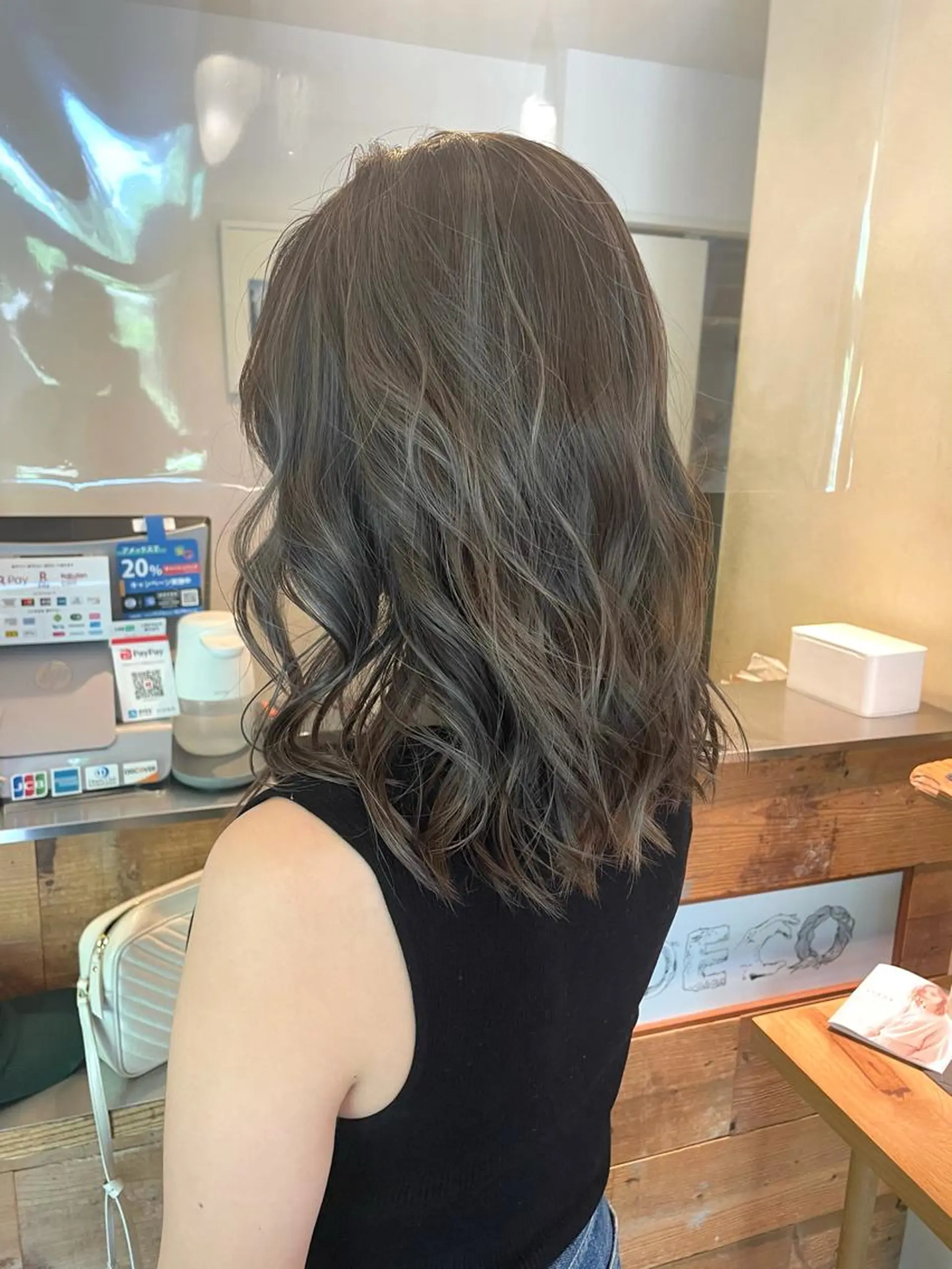 ミディアム カラー グレージュ ハイライトカラー オリーブグレージュ オリーブグレー ハイライト ヘアカラー トリートメント ケア剤オタク×海外 ヘア長谷川裕起のヘアスタイル