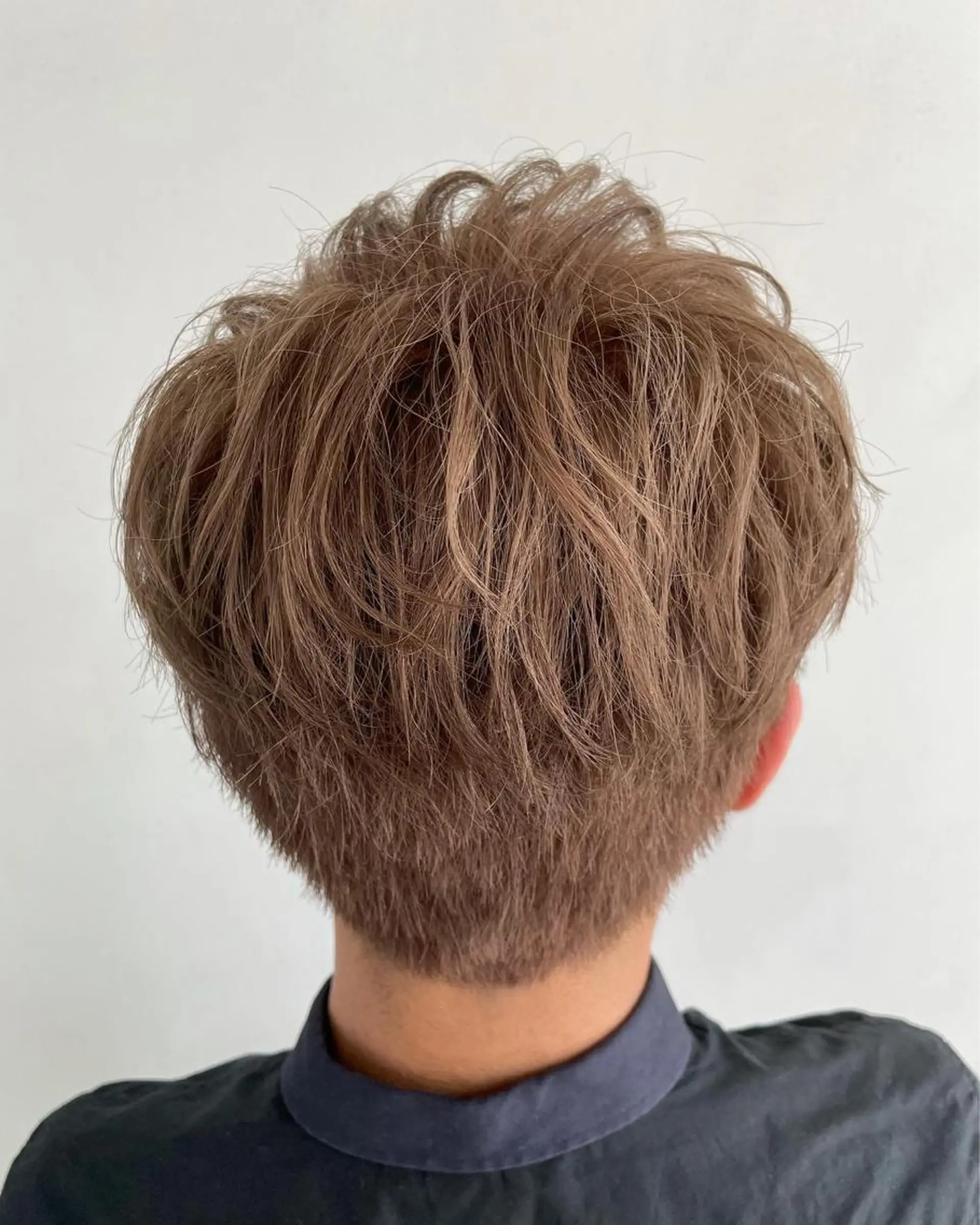 カラー ブリーチ lanugo 越打　優のヘアスタイル