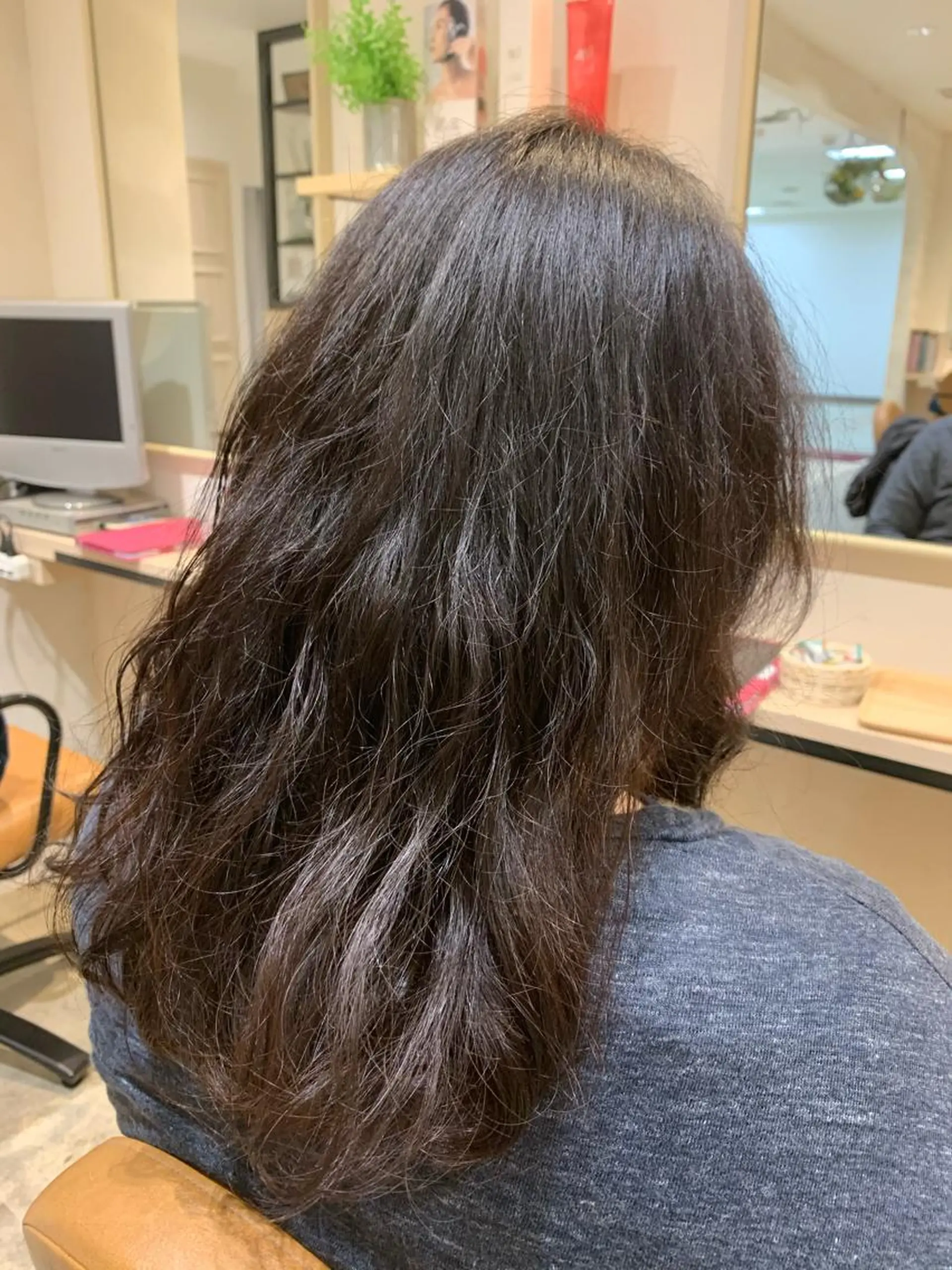 セミロング カラー 遊佐 瑞紀のヘアスタイル