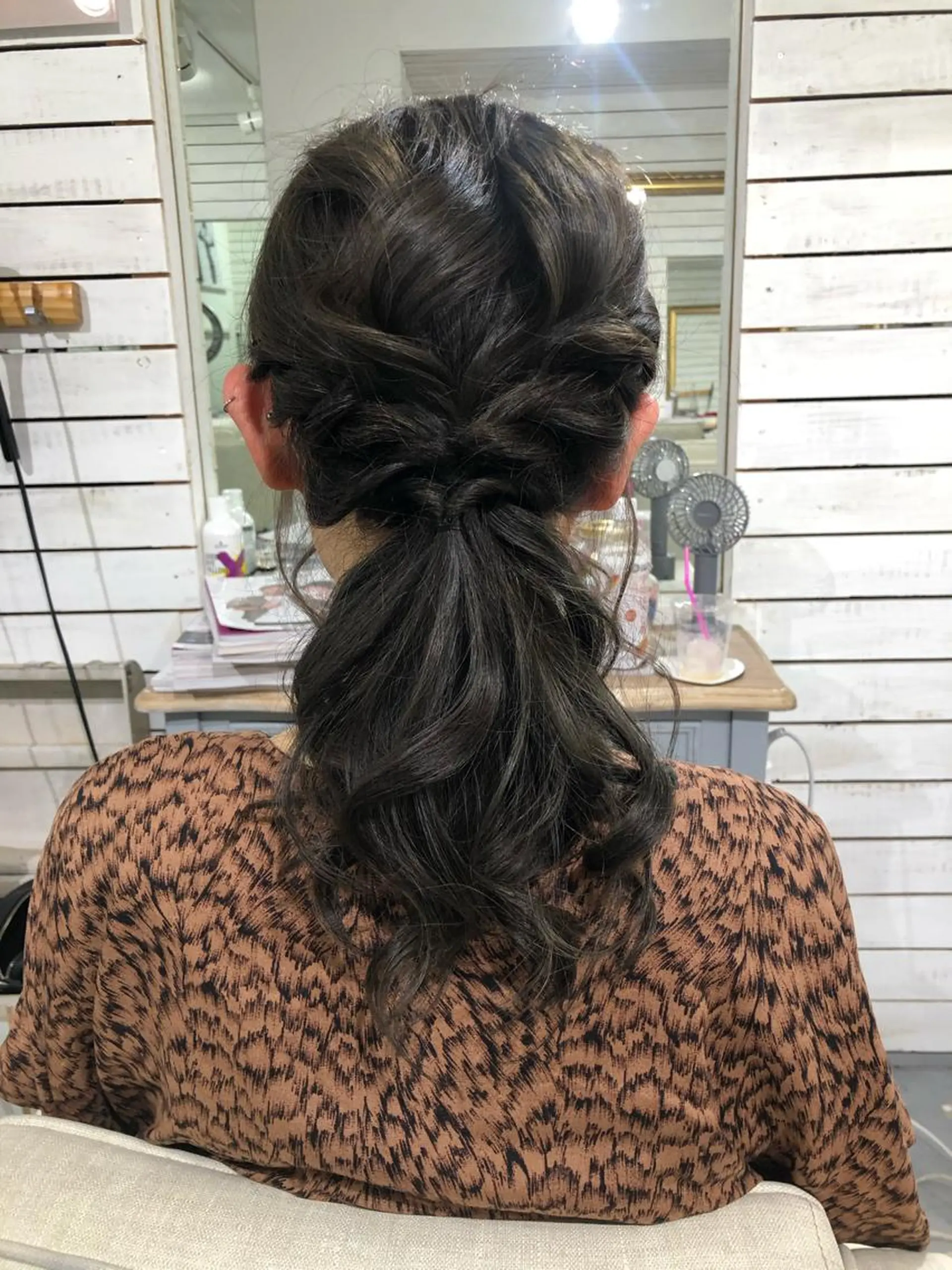 ミディアム カラー ヘアアレンジ ハーフアップ グレージュ カーキグレージュ 🦋美髪／エクステ 🦋アベイクミのヘアスタイル