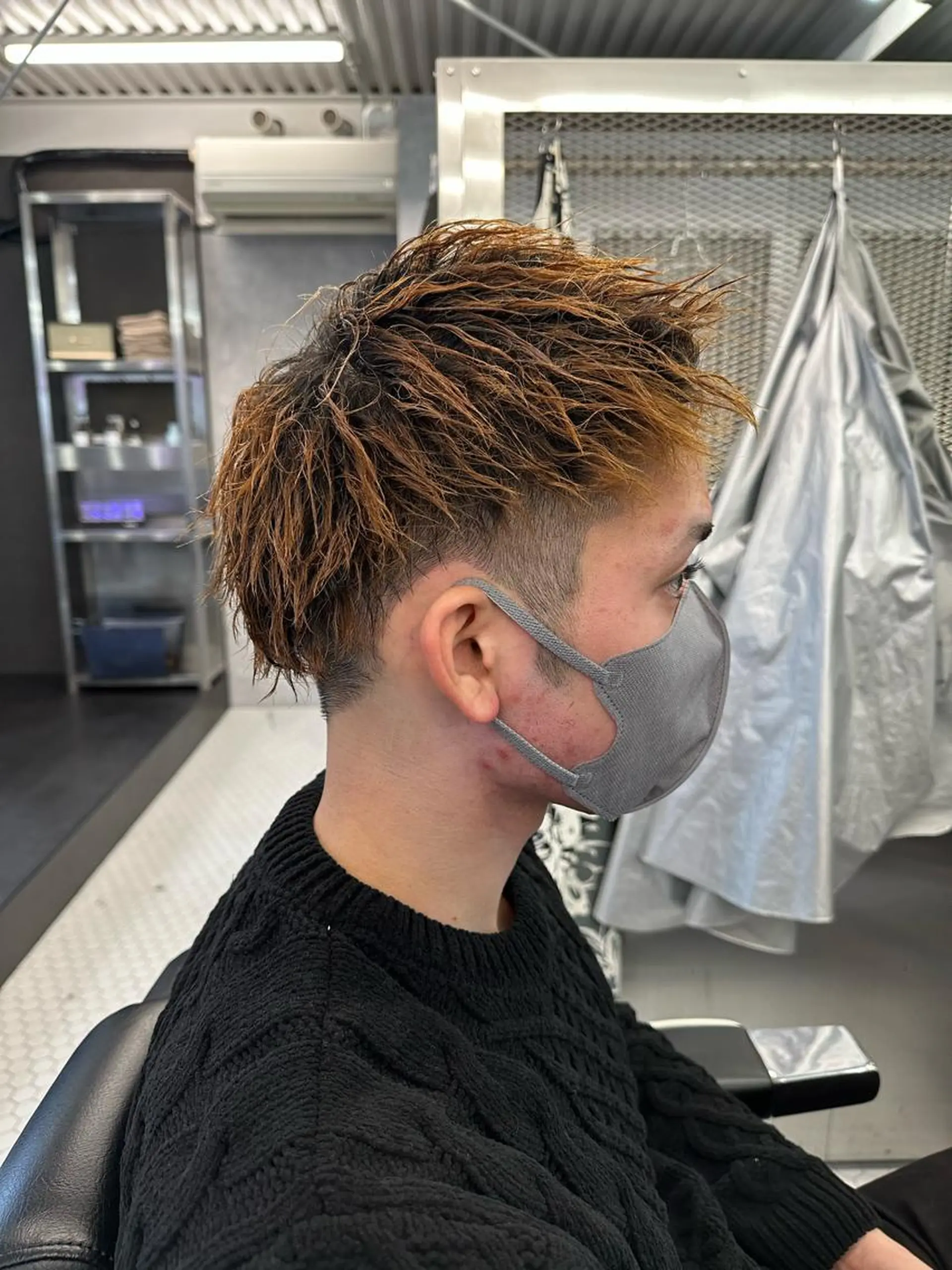 ミディアム カラー パーマ メンズ ミディアムパーマ メンズバレイヤージュ メンズブリーチ ビジネス センターパート カット パーマ メンズ専門美容室 /久徳大輝のヘアスタイル