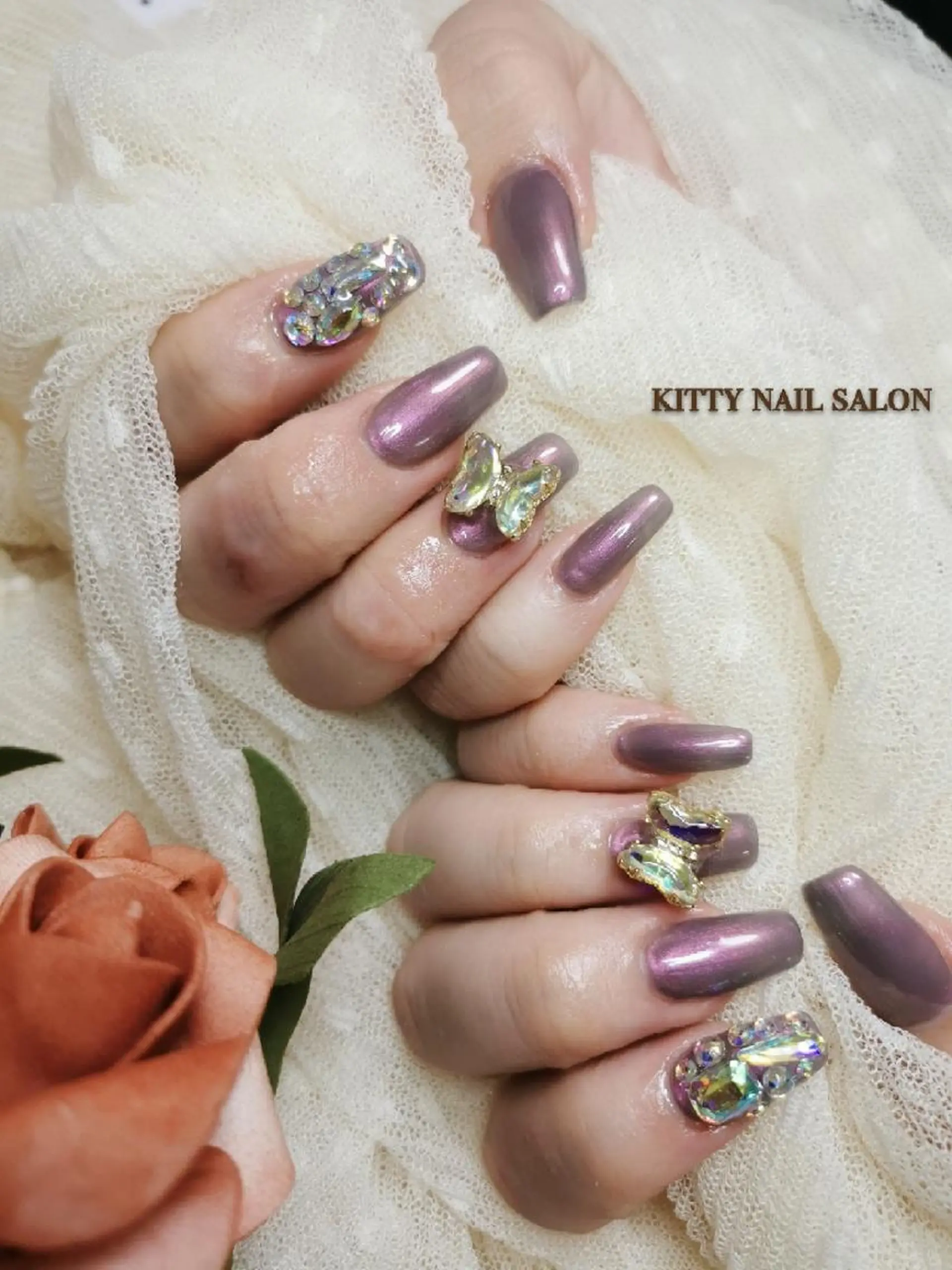 ネイル ストーンネイル kitty nail salonのネイルデザイン