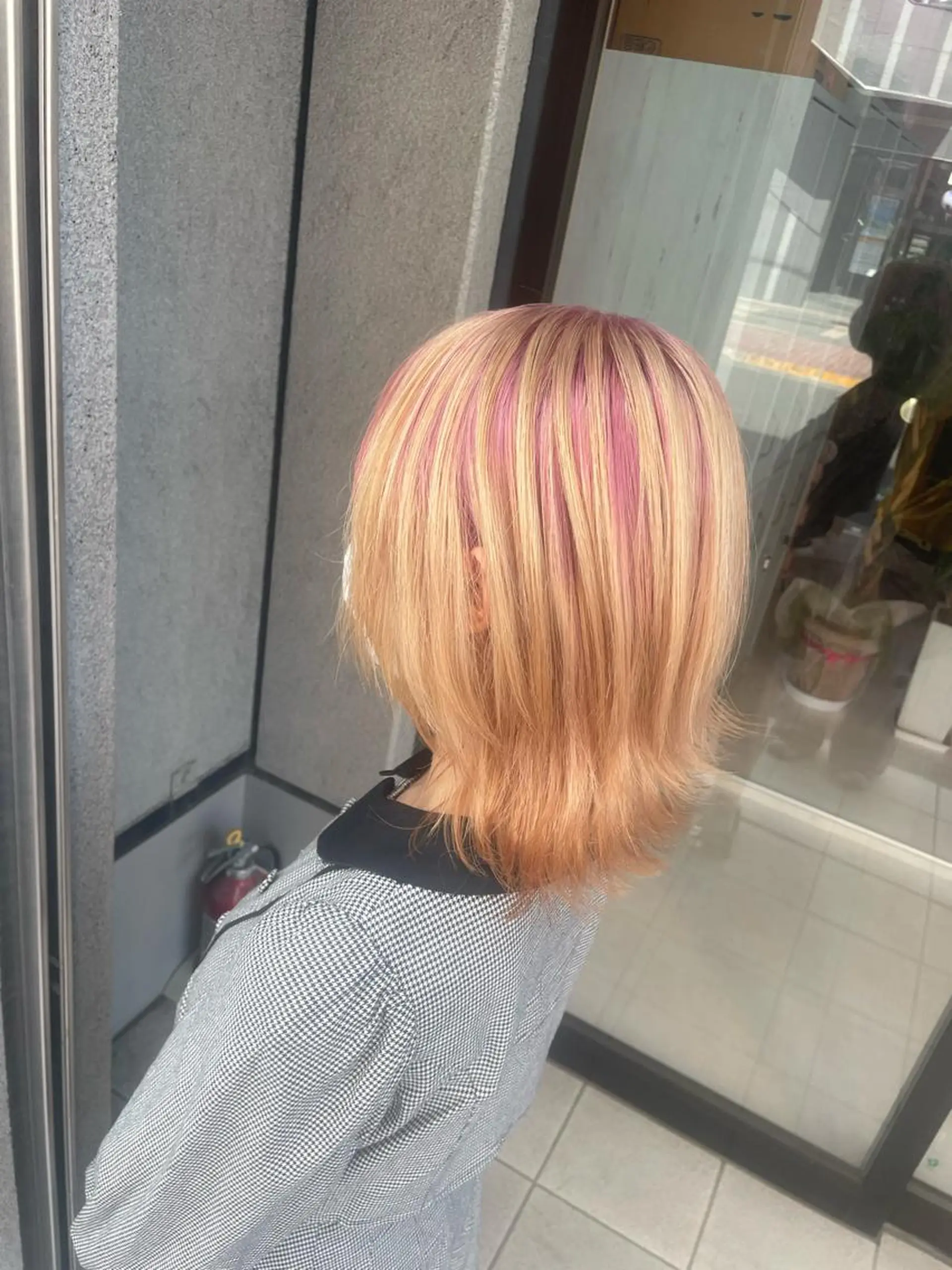 ミディアム カラー ブリーチ✖️レイヤー MANATO🎨🌈のヘアスタイル