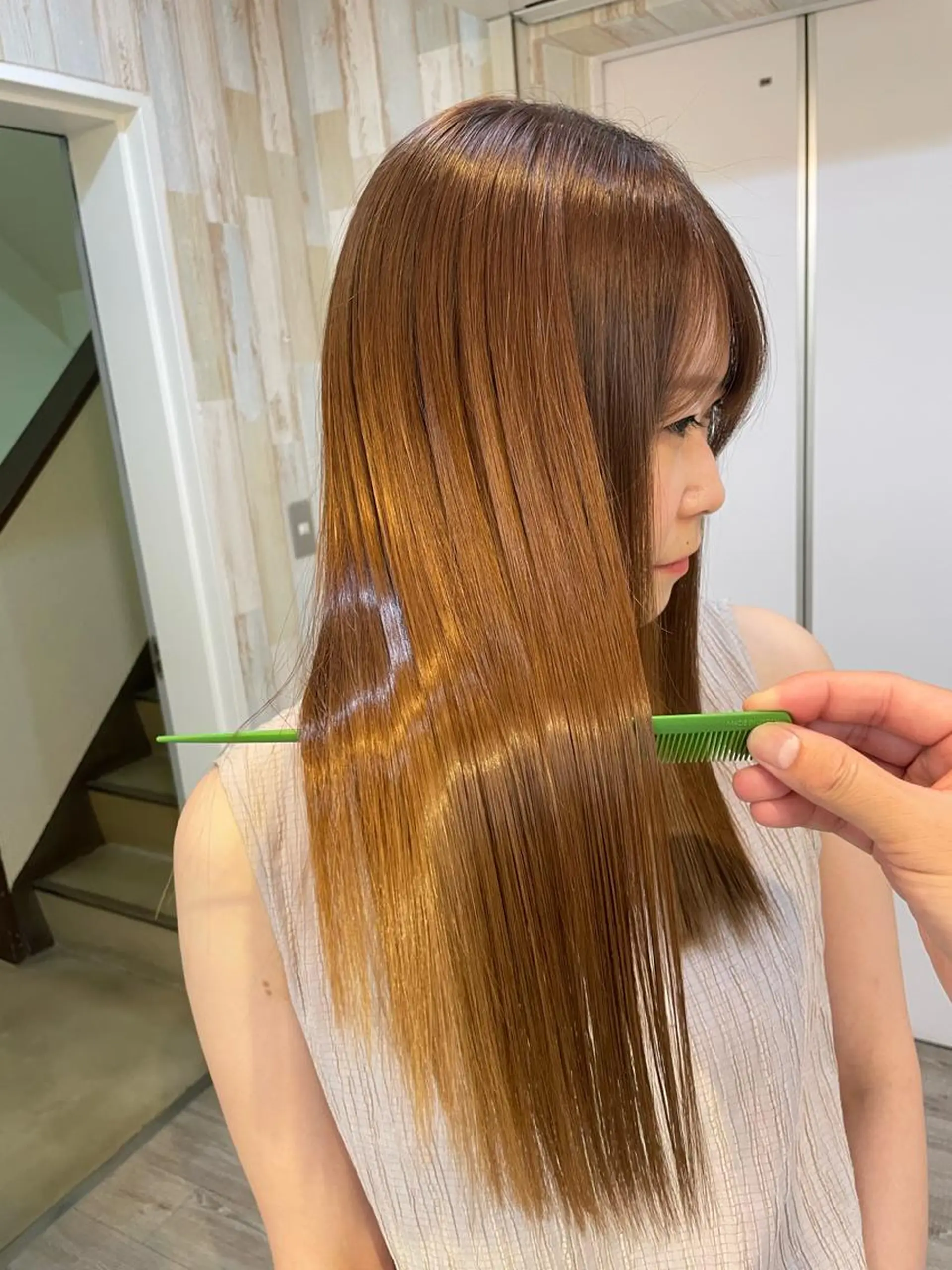 ロング KEIGO/ ベージュカラーのヘアスタイル