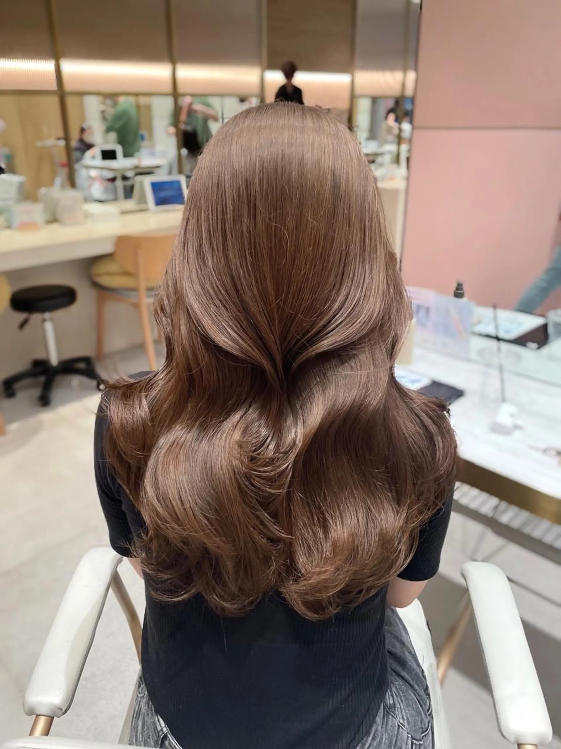 ロング カラー ヘアアレンジ 🤎小顔レイヤー /ベージュ🤎友香のヘアスタイル