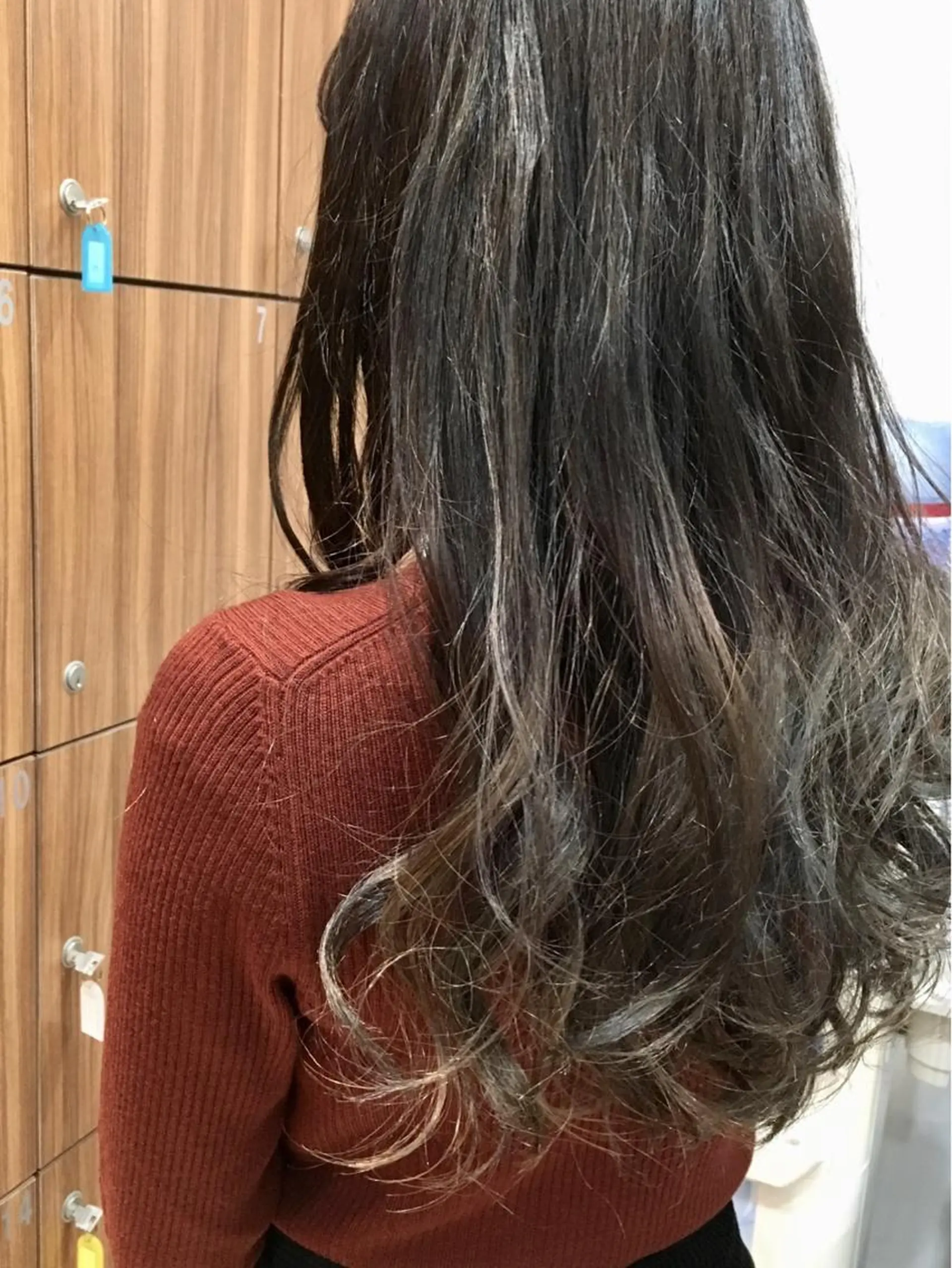 セミロング カラー カット トリートメント 白髪ぼかしハイライト 柳川拓哉のヘアスタイル