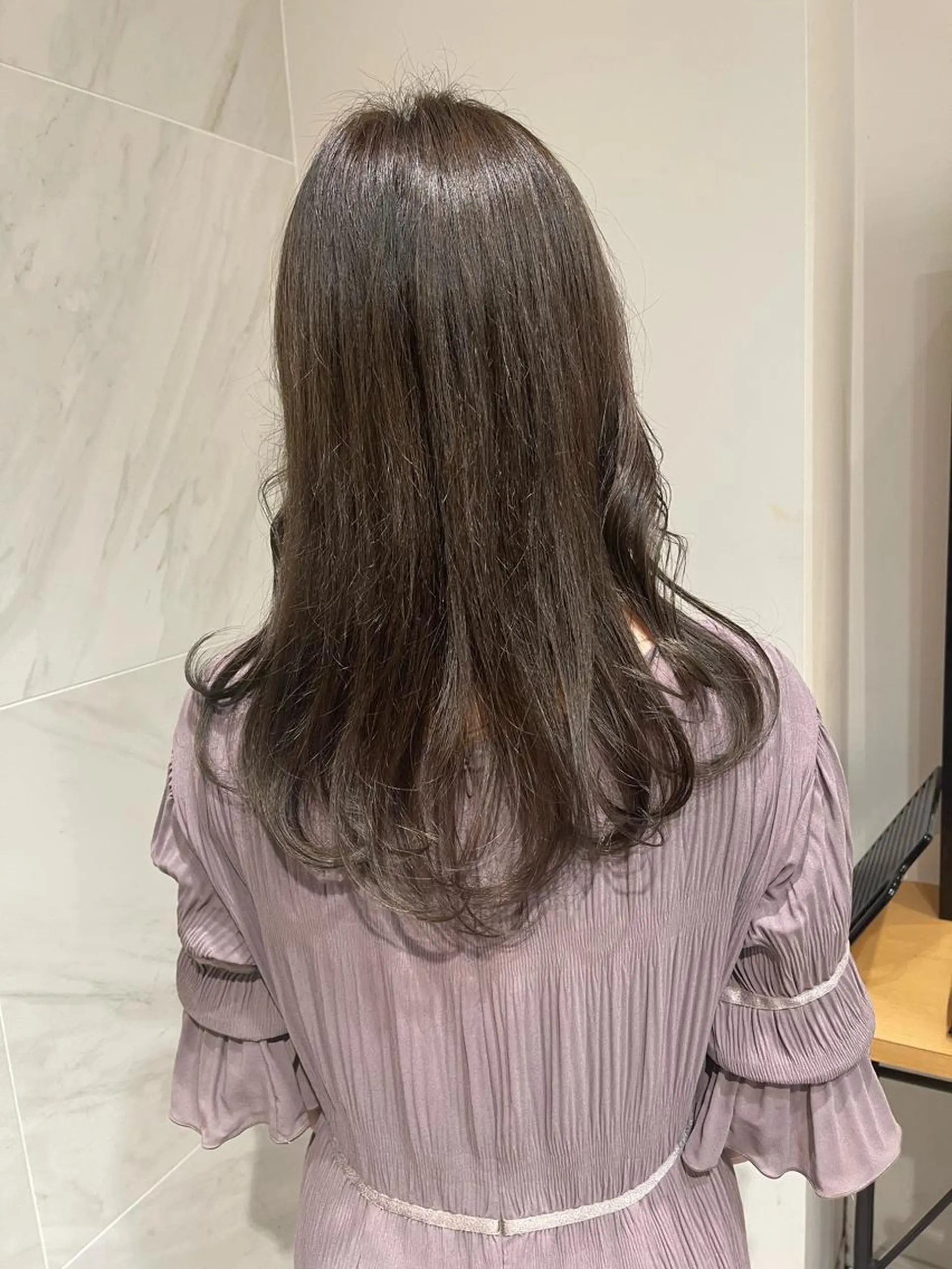 セミロング カラー グレージュ ラベンダー/レイヤー スタイル🤎mamiのヘアスタイル