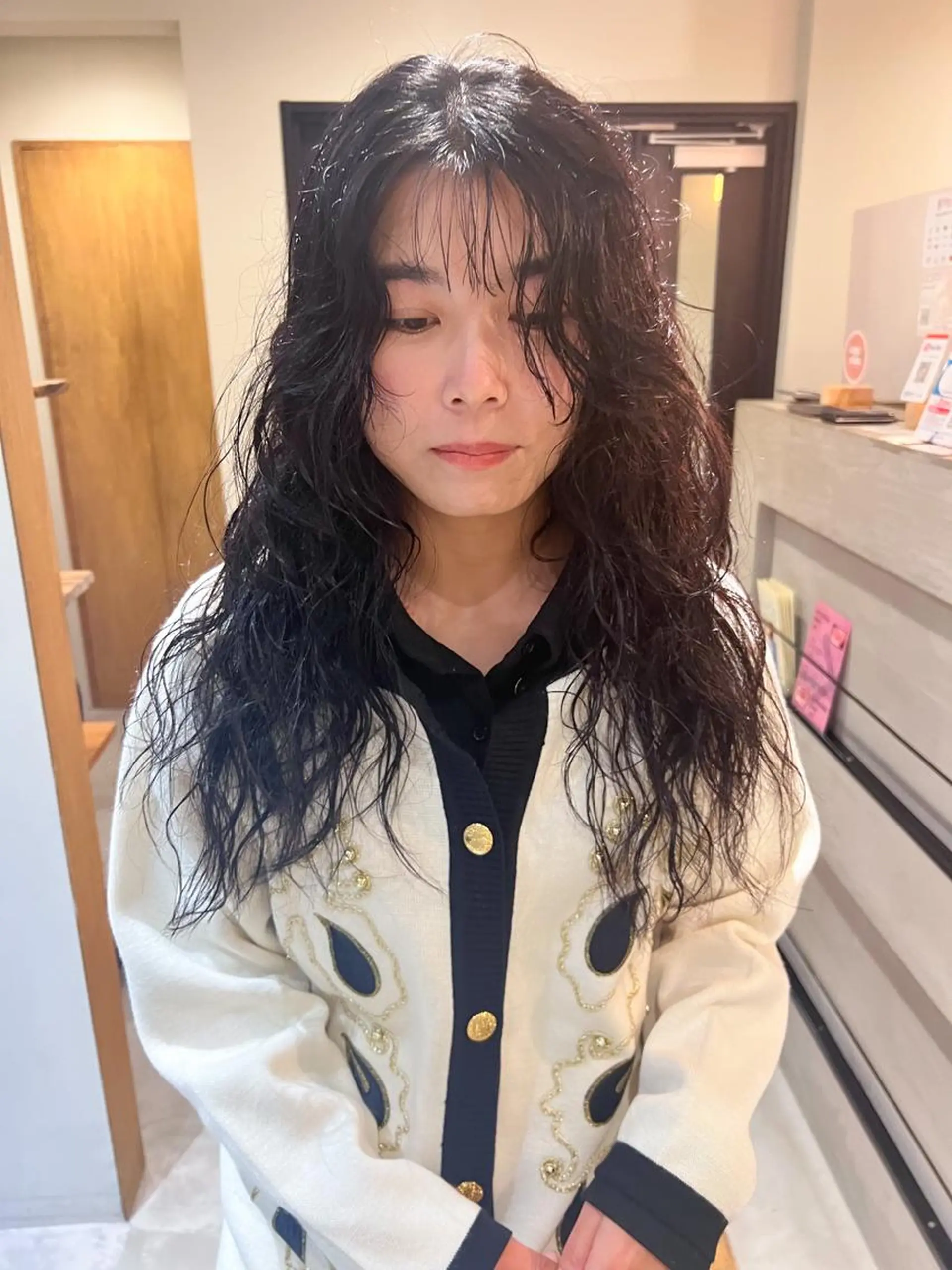 ロング パーマ ミディアムパーマ /癖毛パーマのヘアスタイル