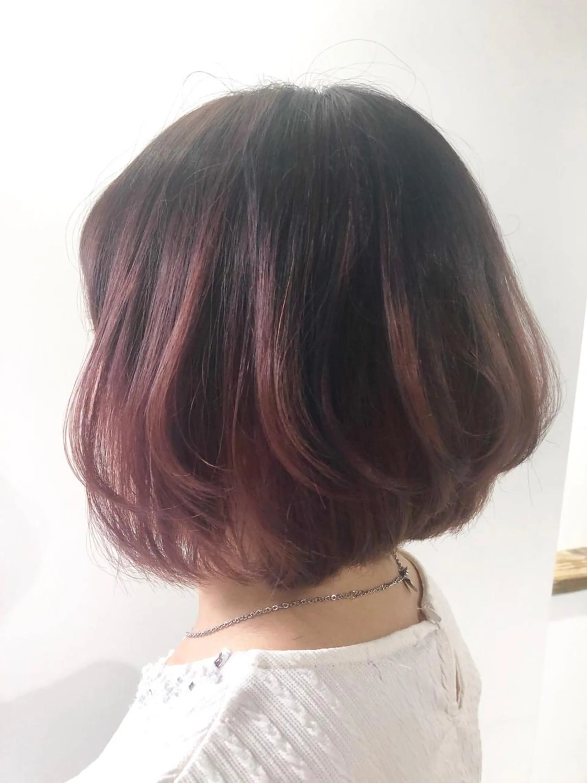 ショート カラー グラデーションカラー 白髪ぼかしハイライト バレイヤージュヤマトのヘアスタイル