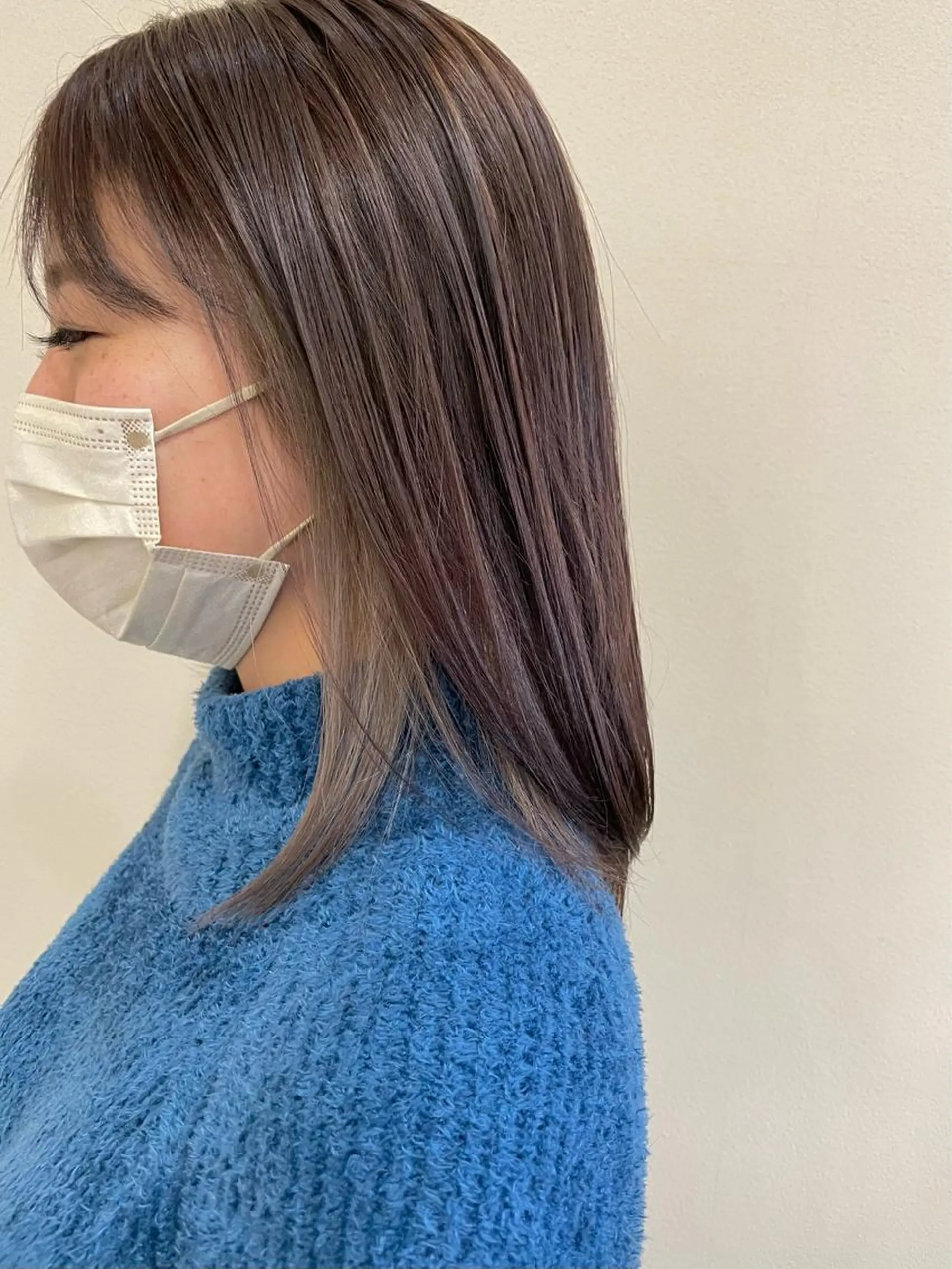 ミディアム カラー イヤリングカラー グレージュ ヘアカラー トリートメント 沢田 瞳のヘアスタイル