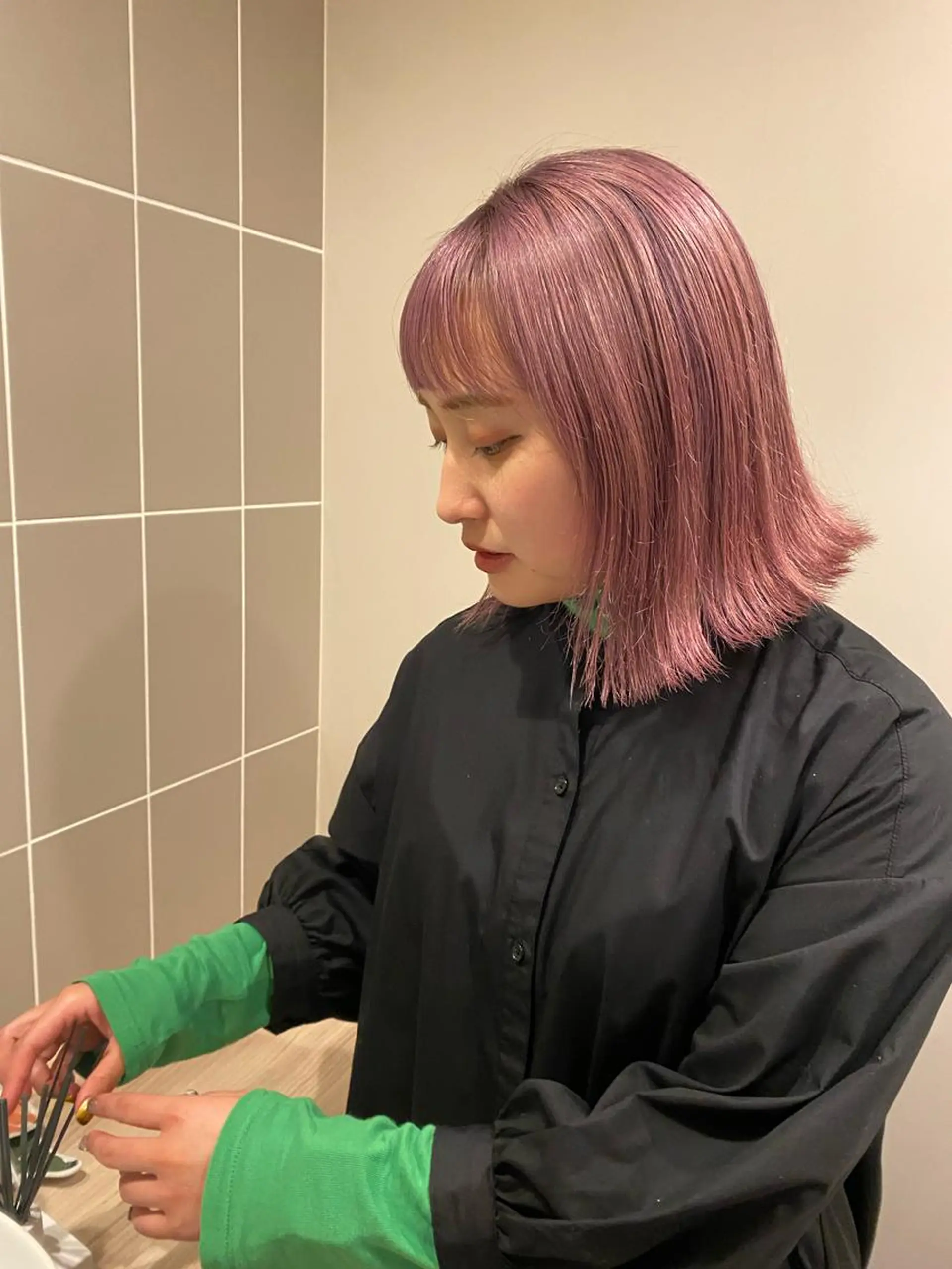 ミディアム カラー ブリーチ ハイトーンカラー ピンクカラー メンズパーマ💈藤田 晃志のヘアスタイル