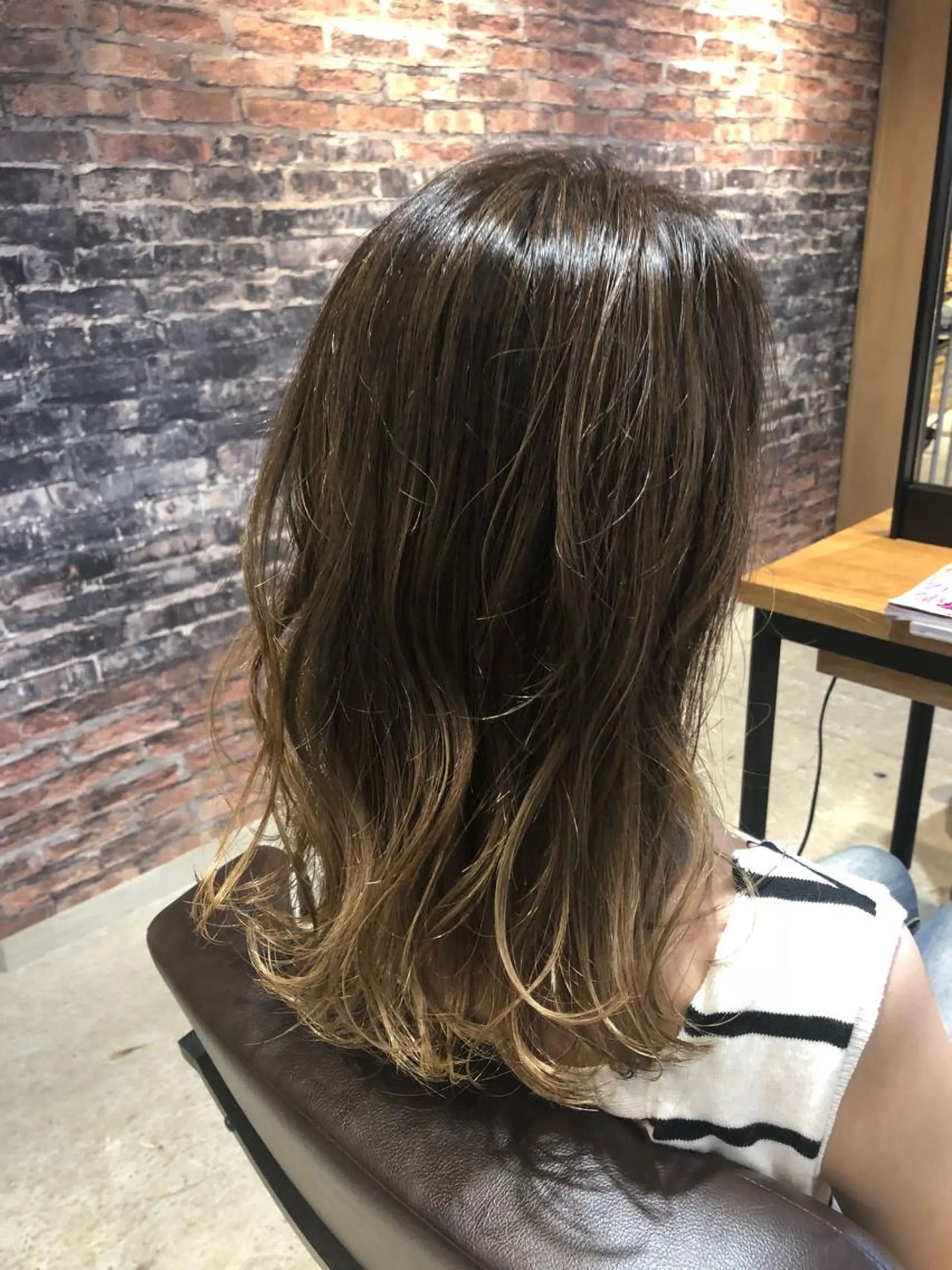 セミロング カラー まなべ さくらのヘアスタイル