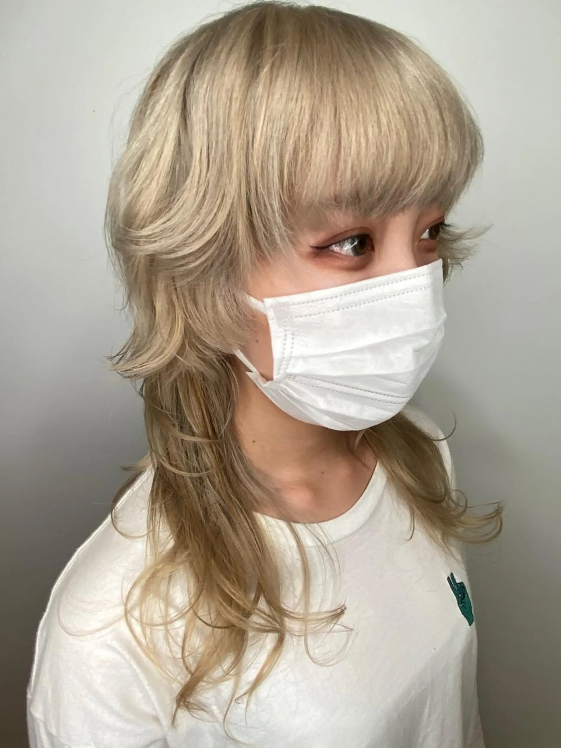 ミディアム カラー パーマ ブリーチ ブロンド ハイトーンカラー ホワイトブロンド 原一真/ 外国人ショートヘアのヘアスタイル