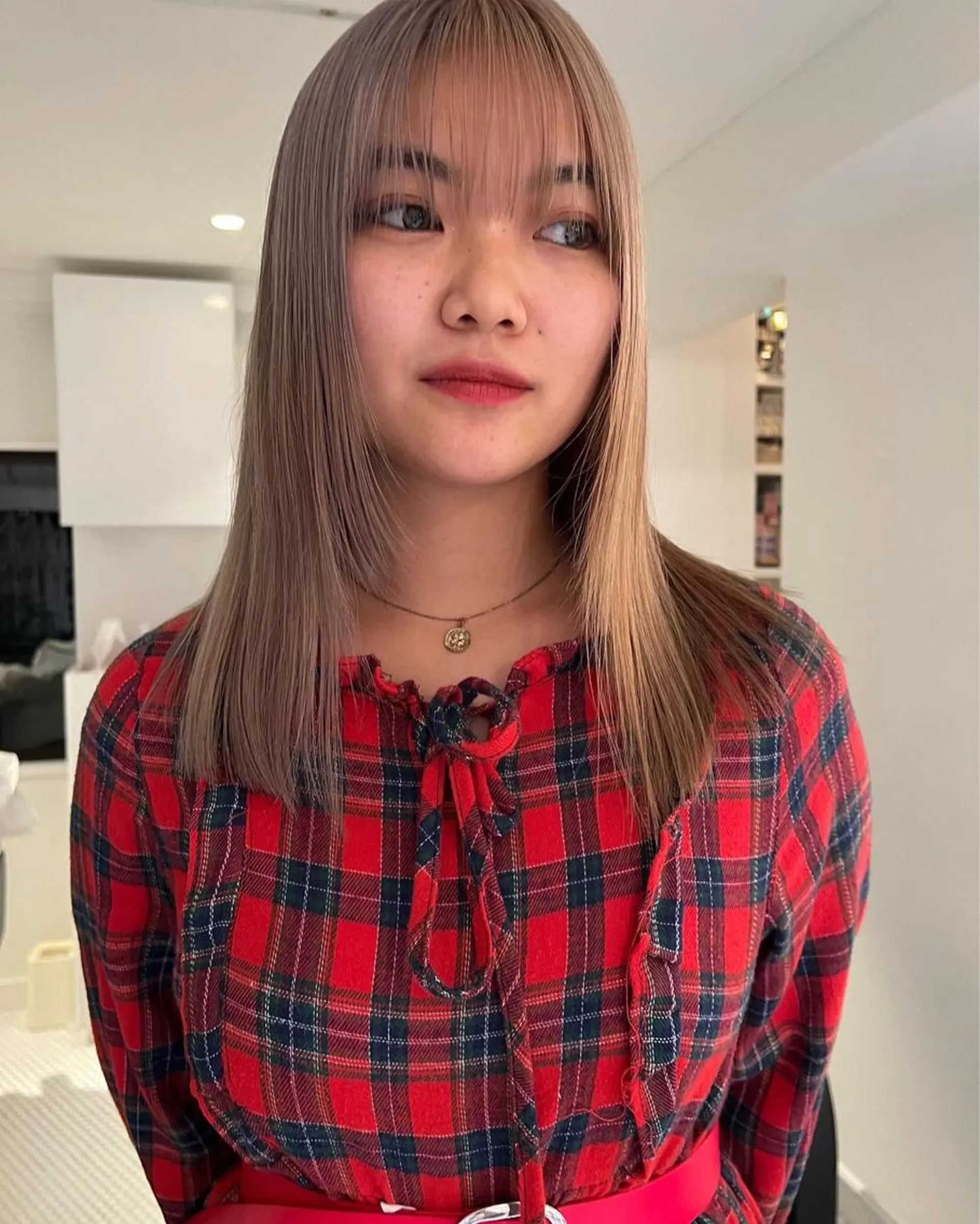 カラー ヘアカラー ブリーチカラー🎀 韓国風/寺門美優のヘアスタイル