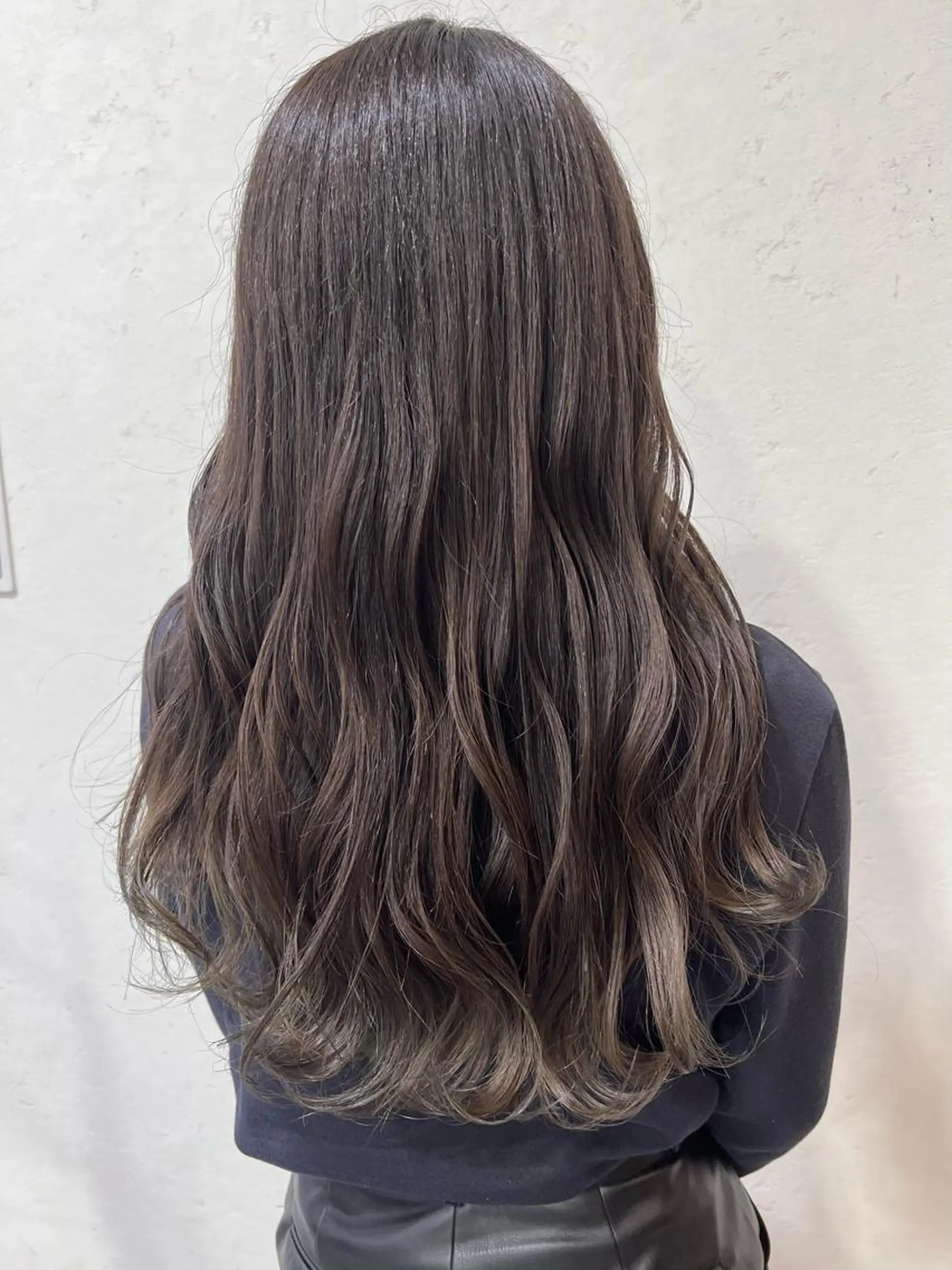 ロング カラー mana .のヘアスタイル