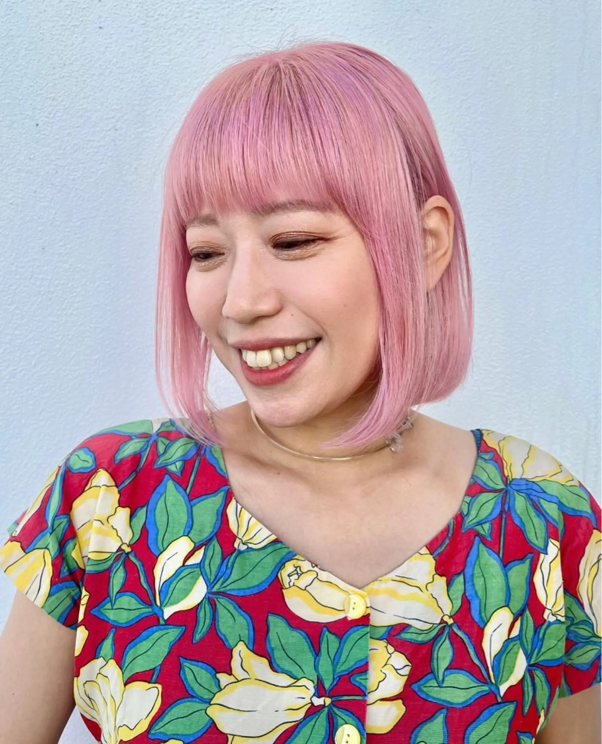 ミディアム カラー ピンクカラー 派手髪デザインカラー ヒロカのヘアスタイル