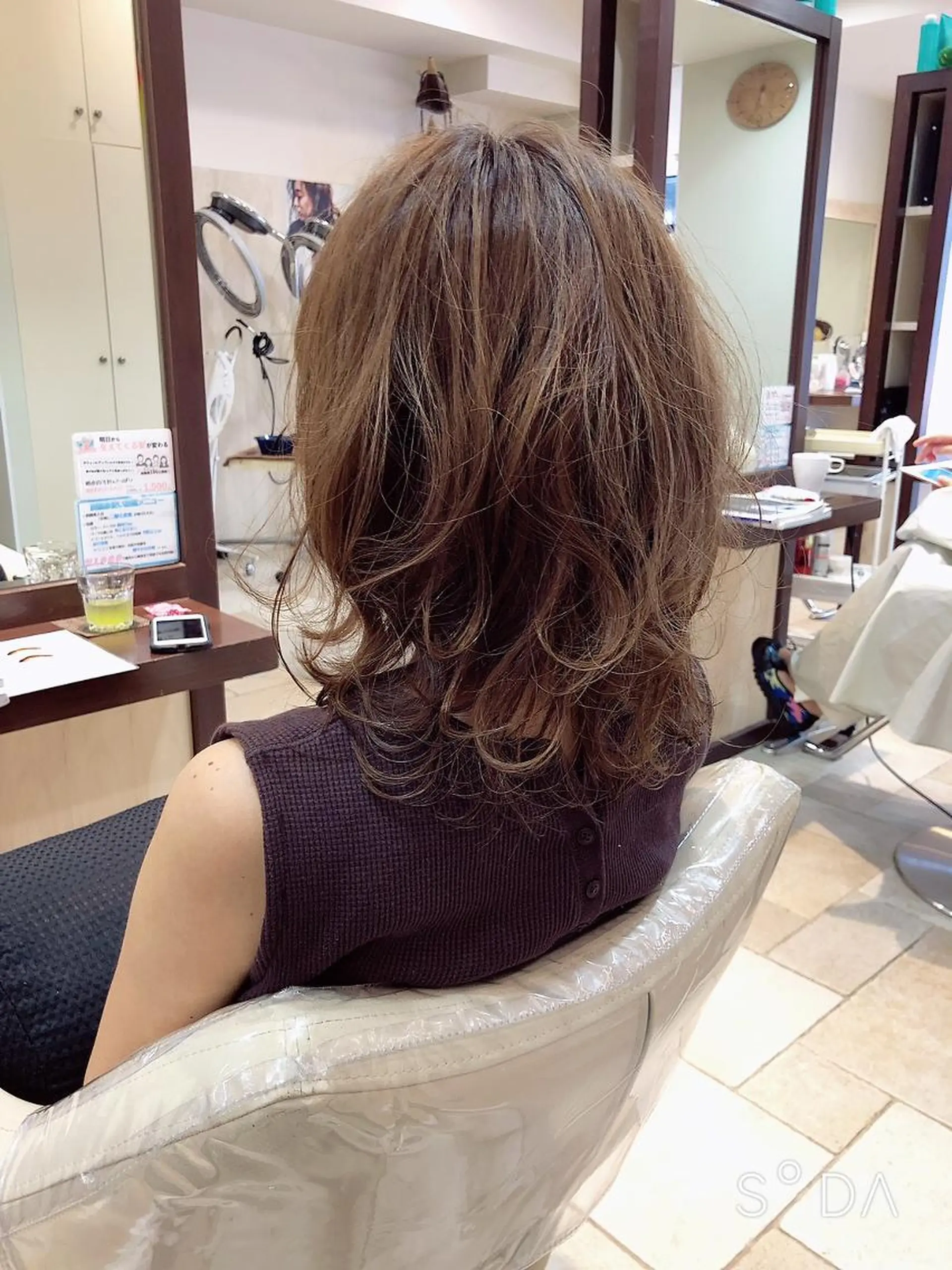 ミディアム カラー パーマ ヘアアレンジ イルミナカラー 低ダメ高明度 低ダメ高明度ハイトンのヘアスタイル