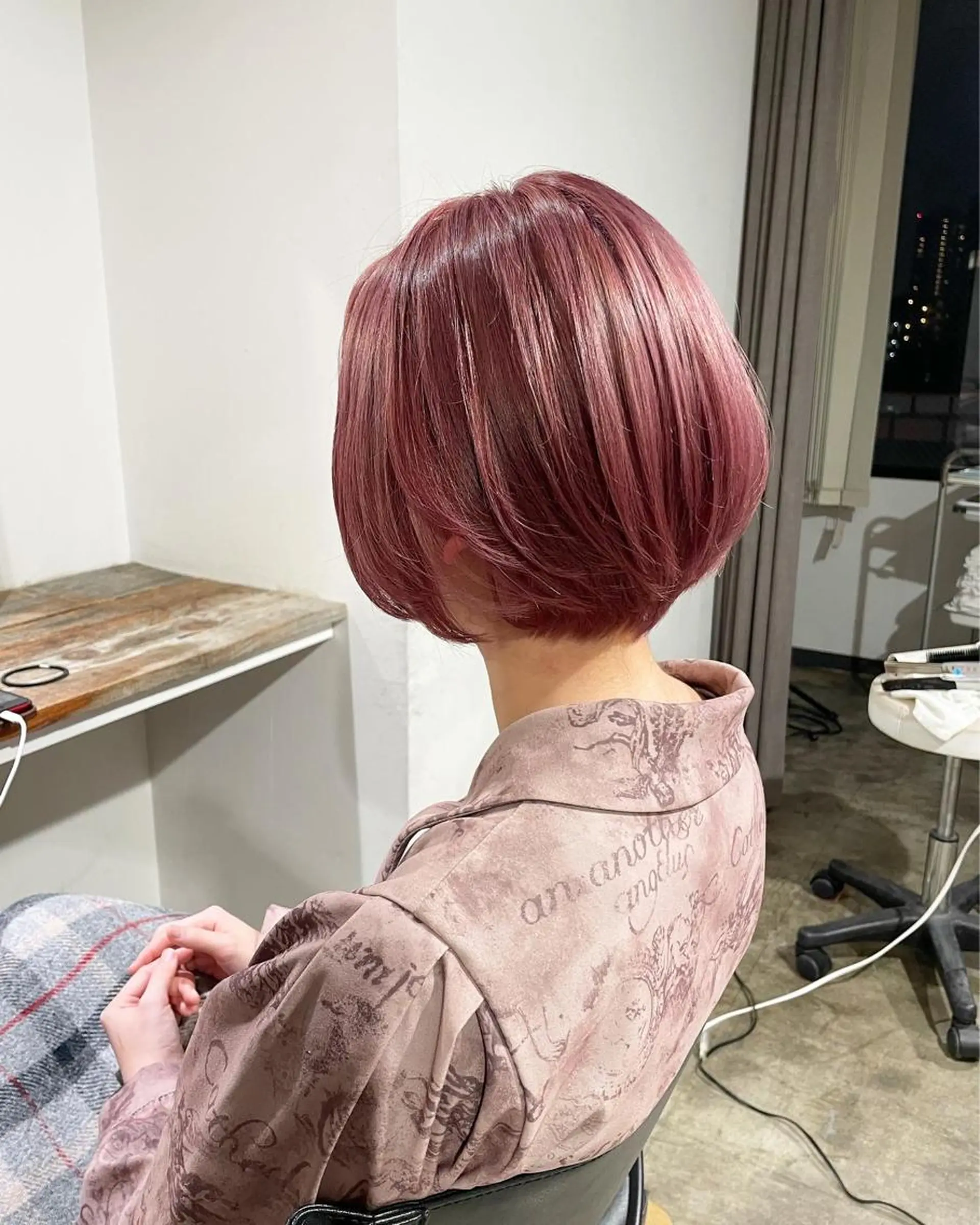 ショート カラー ピンクカラー ボブ ヘアカラー トリートメント ハイトーン/レイヤー /ケアブリーチ石川治のヘアスタイル