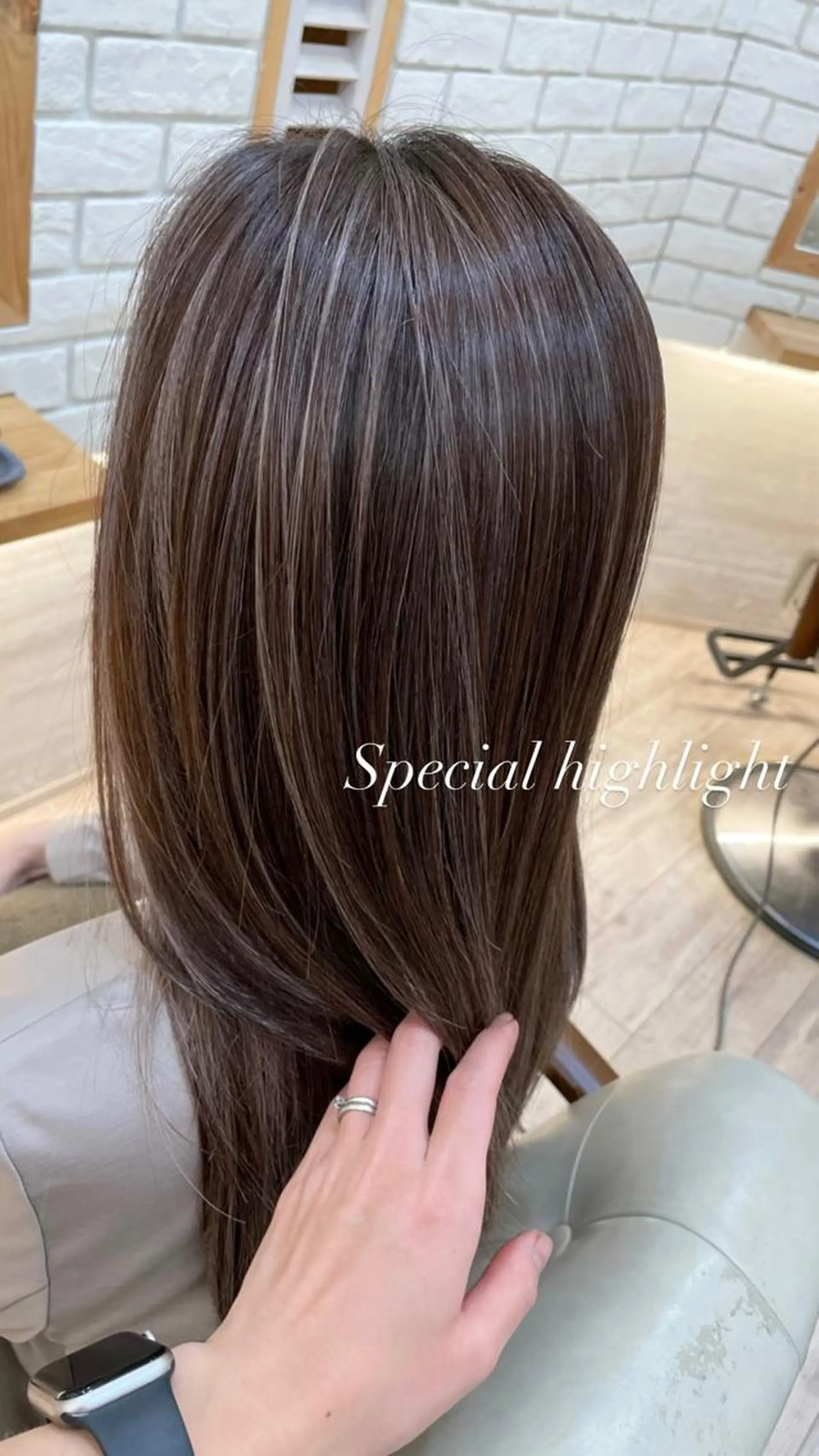 ロング ヘアカラー 鈴木 妃帆未のヘアスタイル