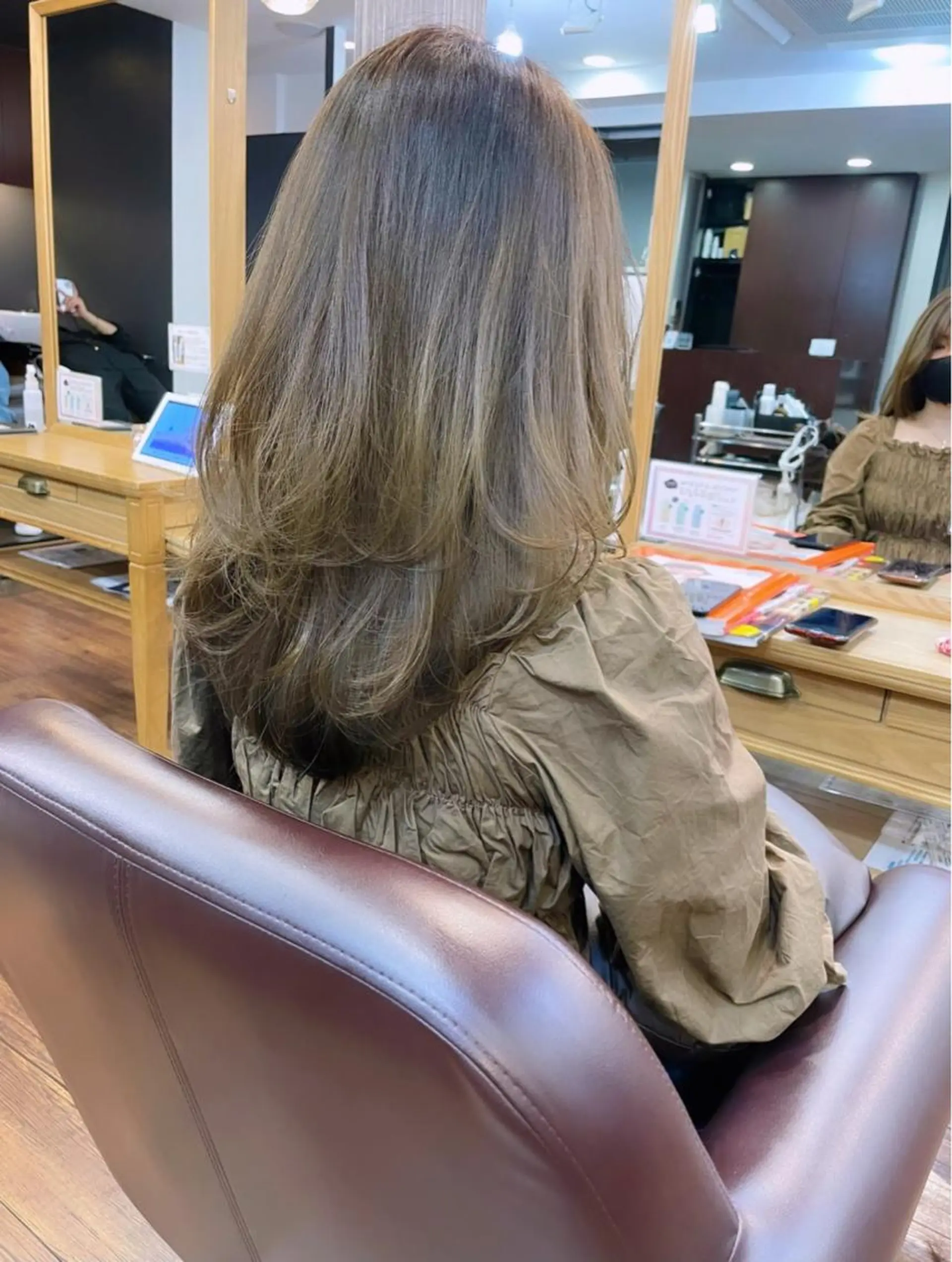 セミロング カット ヘアカラー トリートメント レイヤーカット、 大人可愛い　中村美羅のヘアスタイル