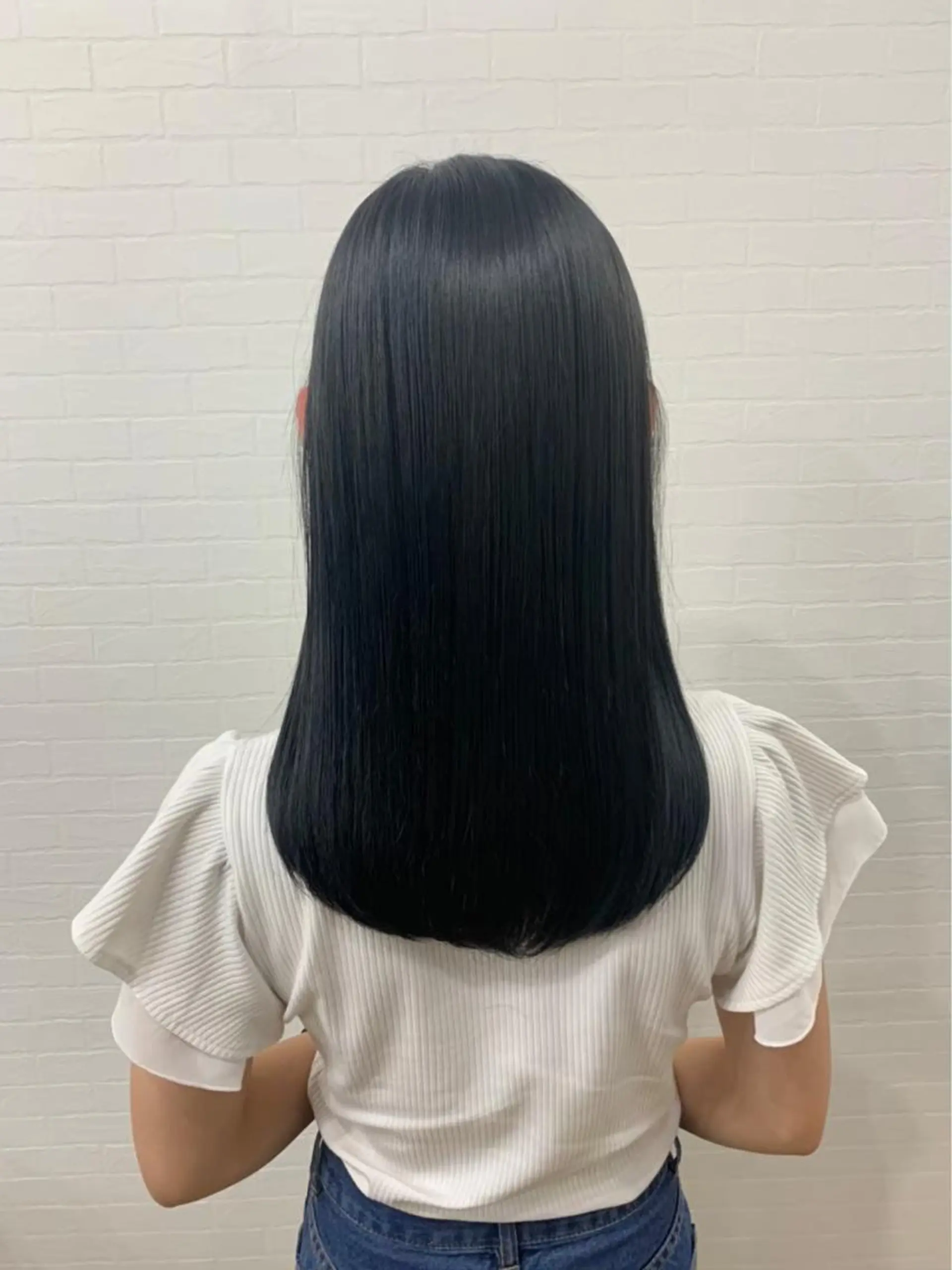 セミロング カット ヘアカラー 峯尾 穂専のヘアスタイル