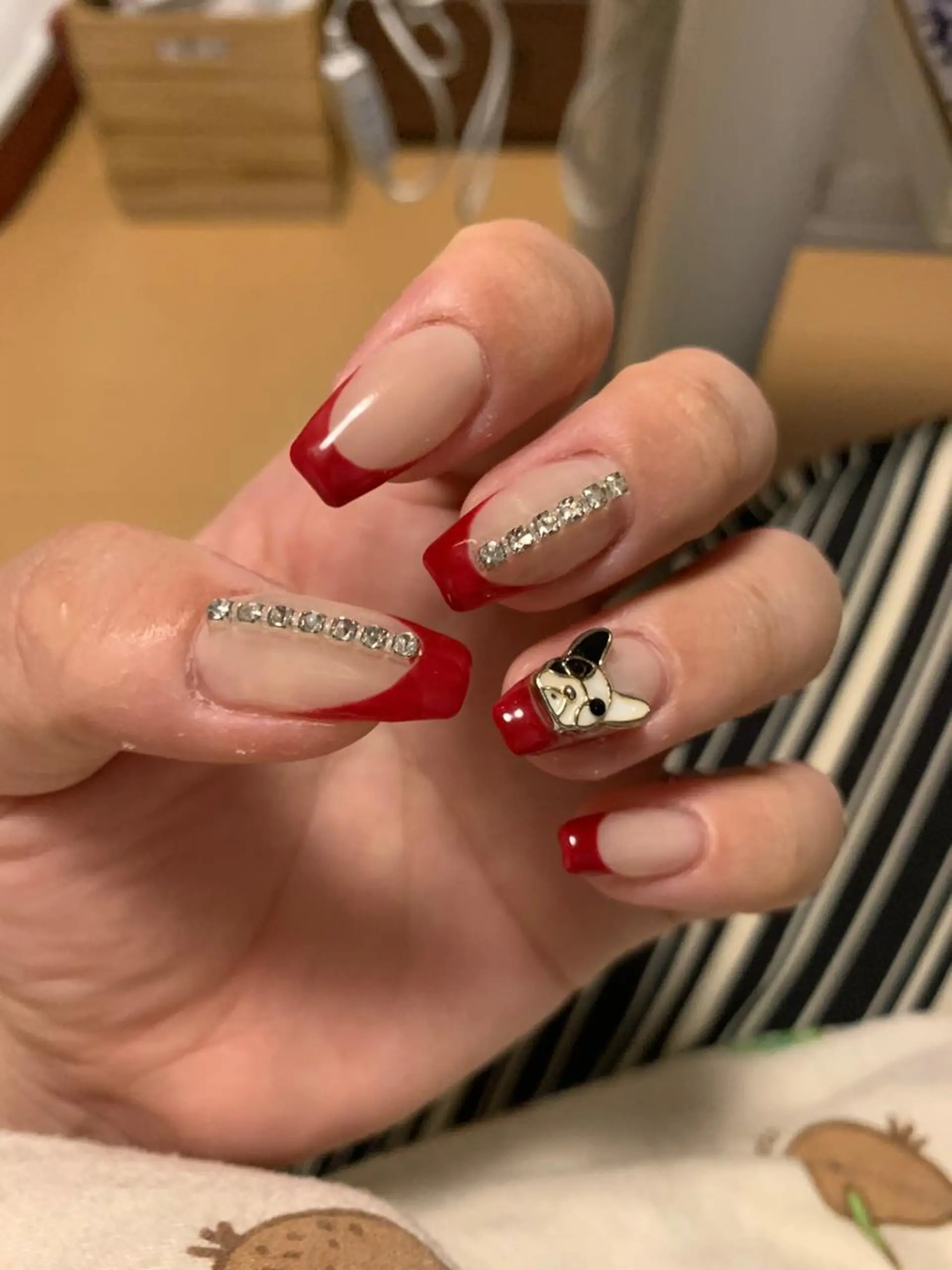 ネイル フレンチネイル 赤色 happiness nailのネイルデザイン