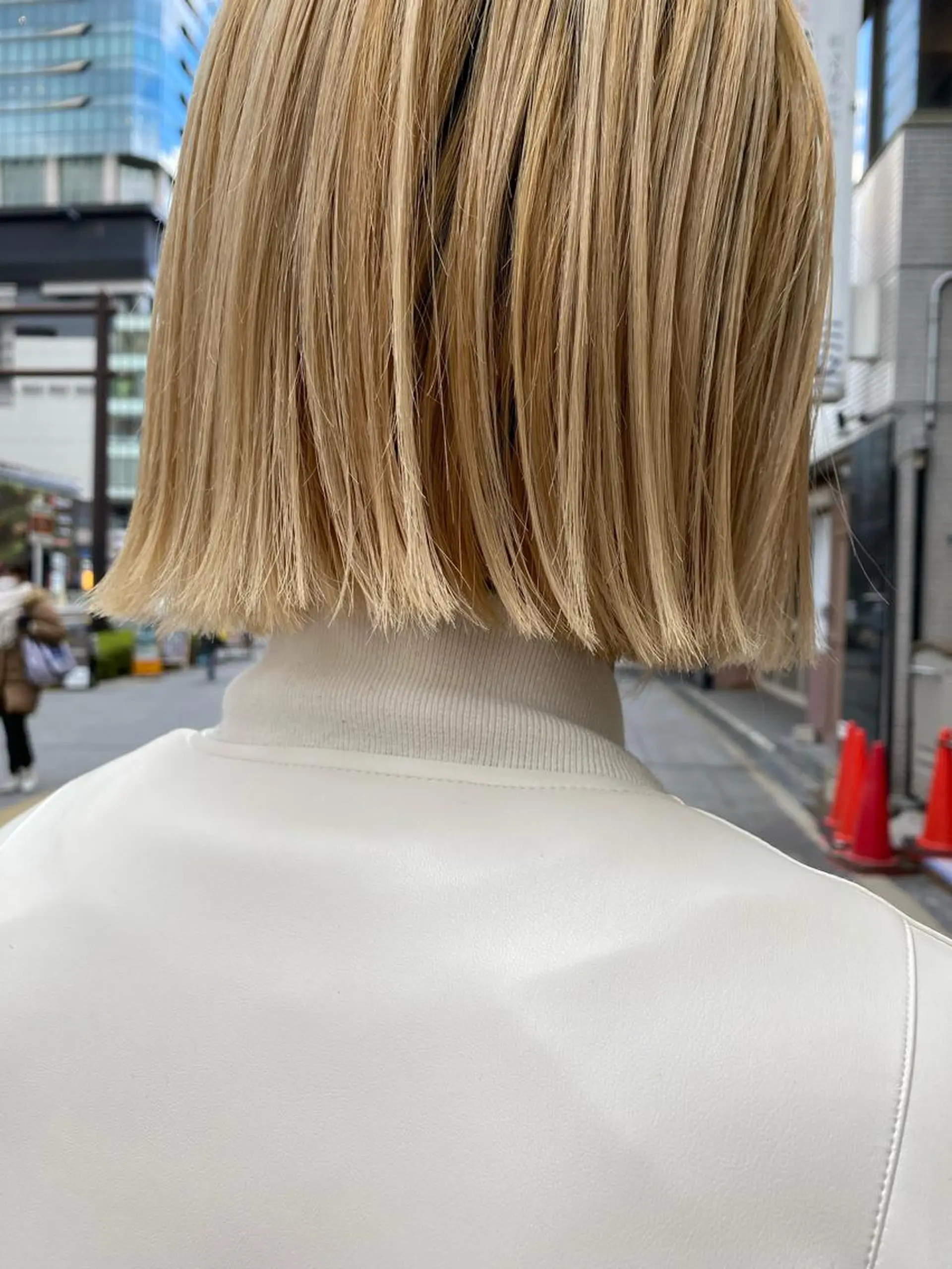 ショート カラー ブリーチ カット 縮毛矯正 ツキノキ ミナのヘアスタイル