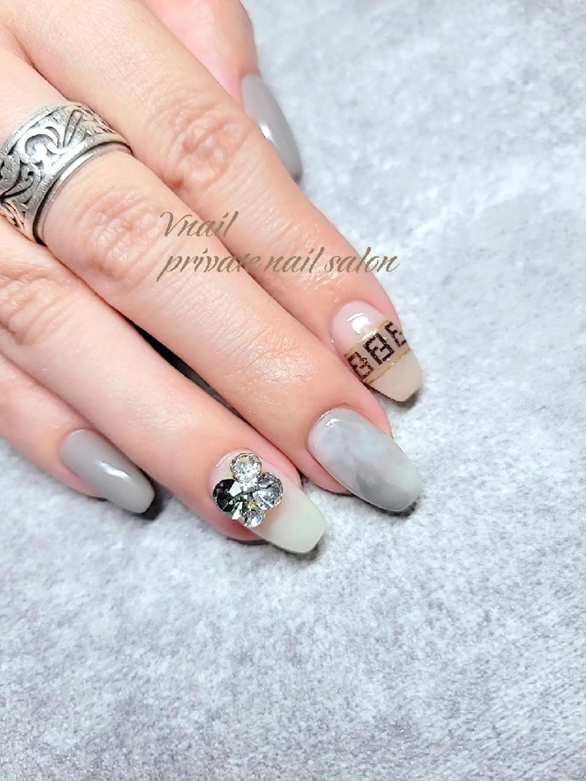 ネイル V. nailのネイルデザイン