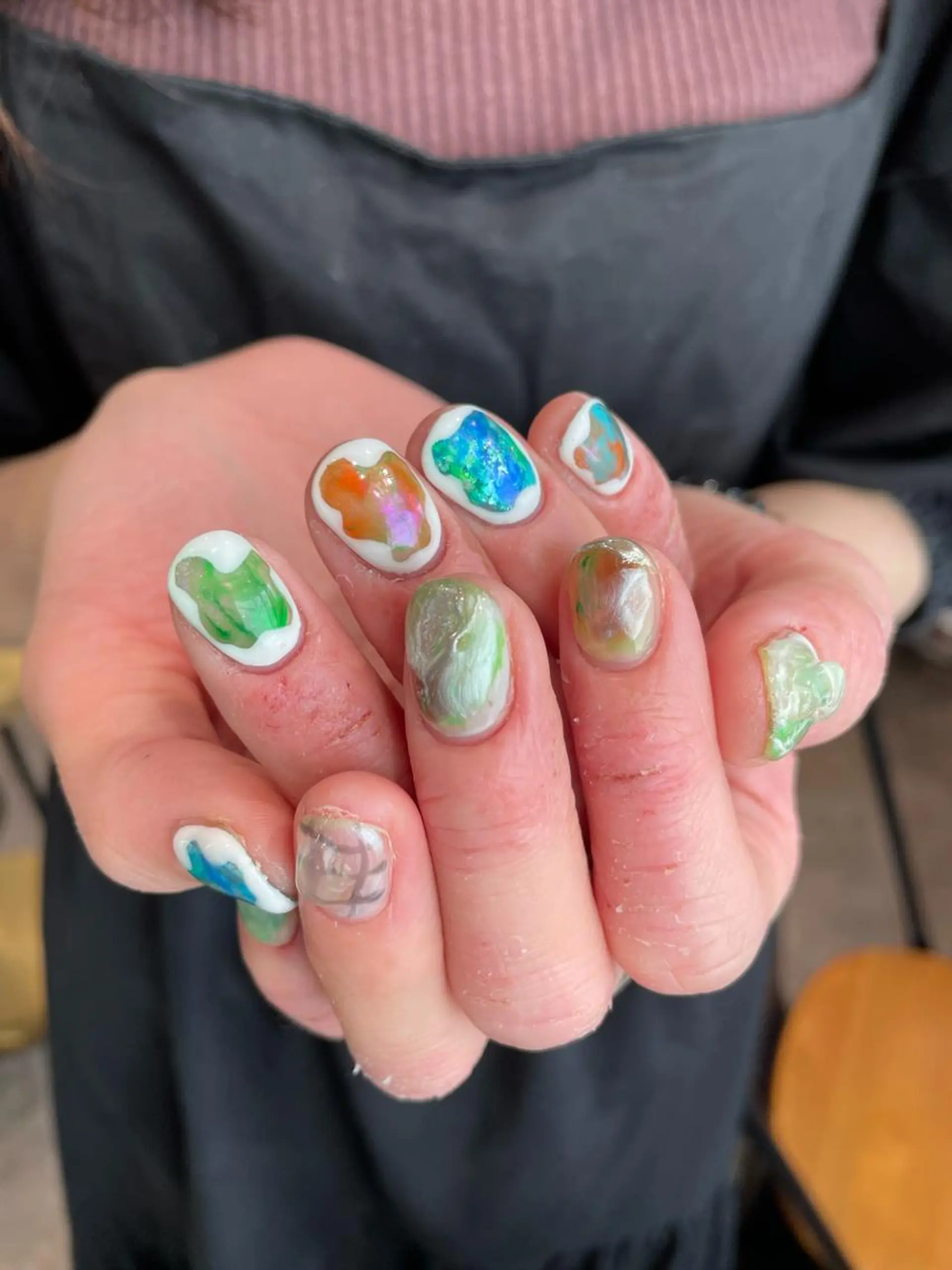 ネイル グリーン ハンドネイル ナチュラル透明感🌱 小山美樹子のヘアスタイル