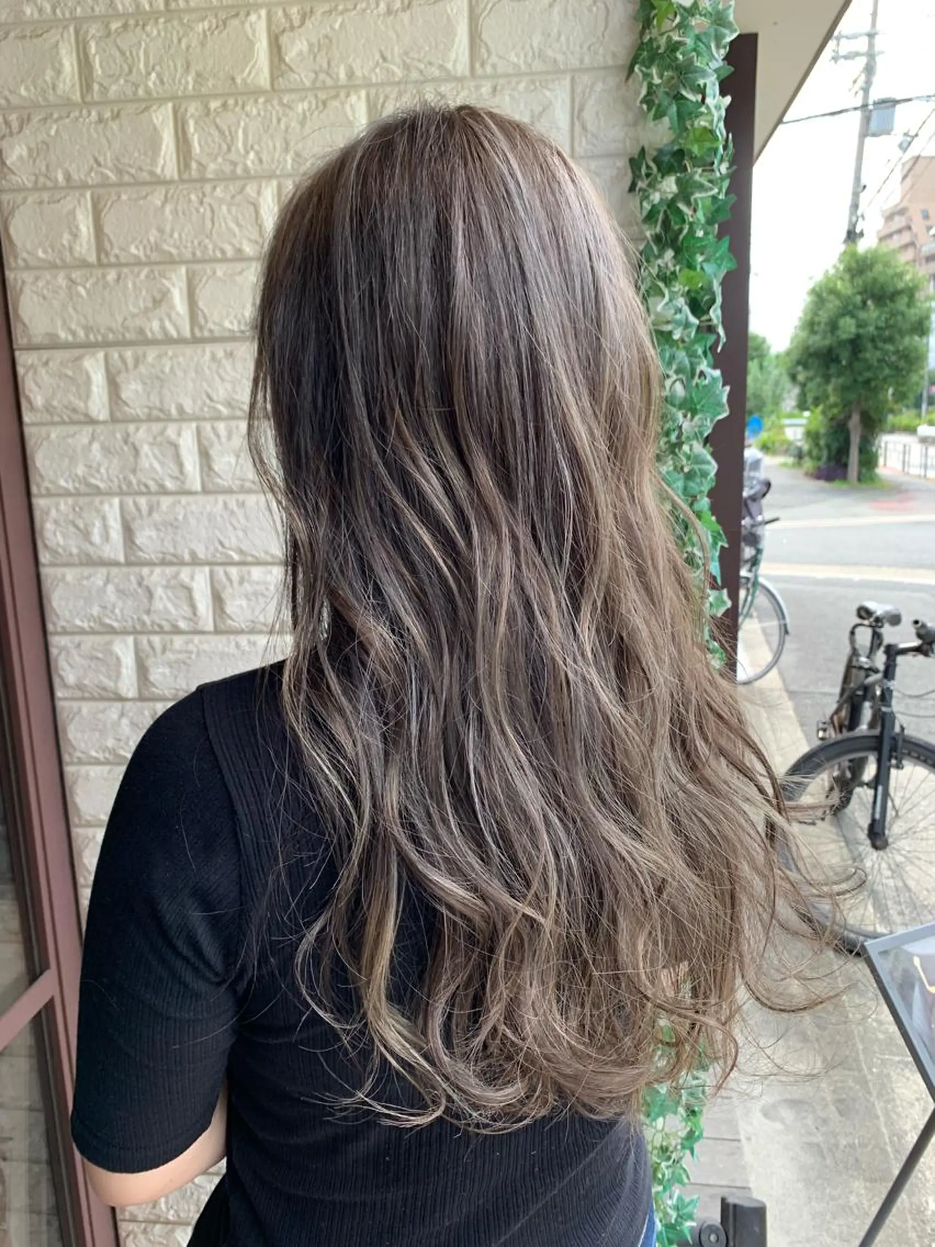 ロング カラー ヘアアレンジ ブリーチ ケアブリーチ ハイライトカラー ハイライト カット ヘアカラー トリートメント ヘッドスパ Lee東三国 店長 谷辻誠志のヘアスタイル