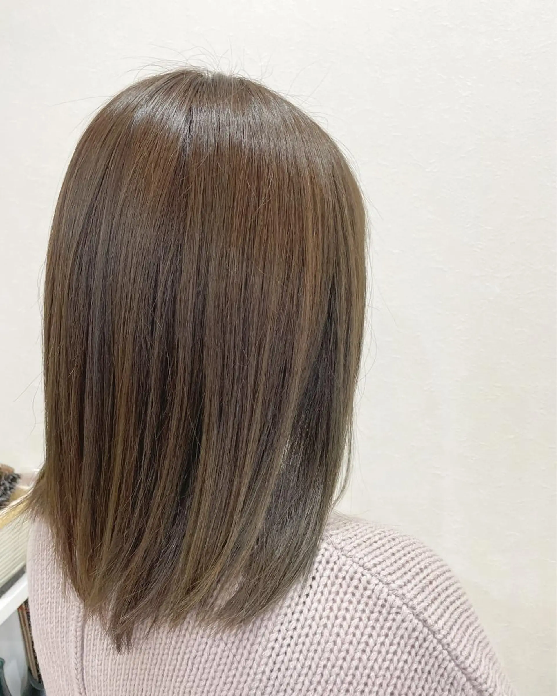 ミディアム カラー 佐治 梨乃のヘアスタイル