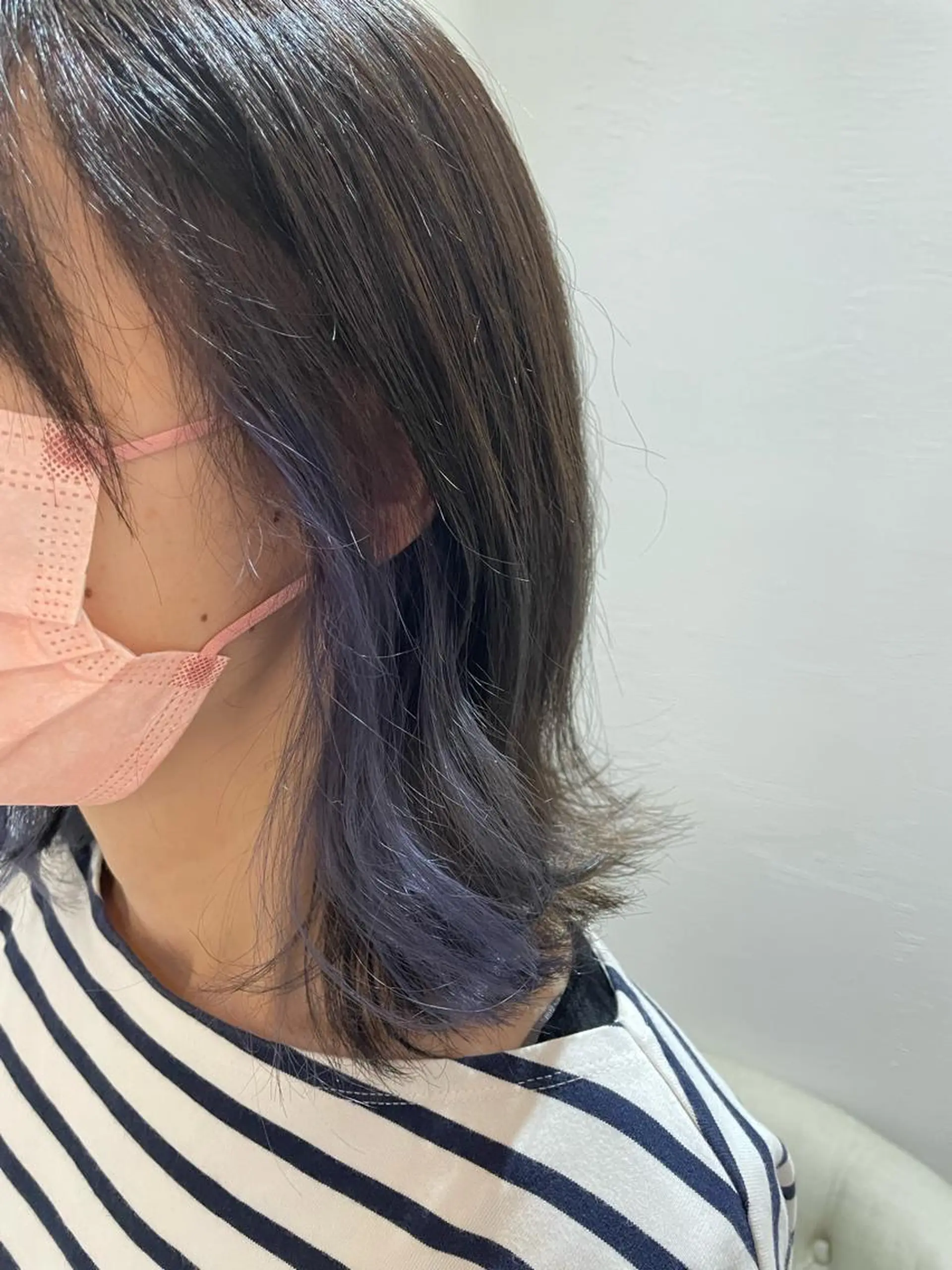 ミディアム パープルカラー 守川 七海のヘアスタイル