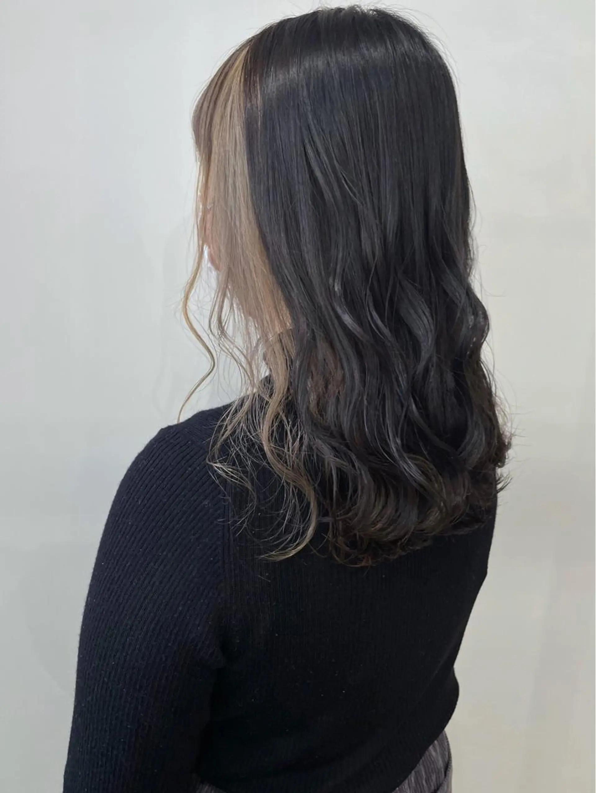 カラー white.梅田 デザインカラー🦄のヘアスタイル