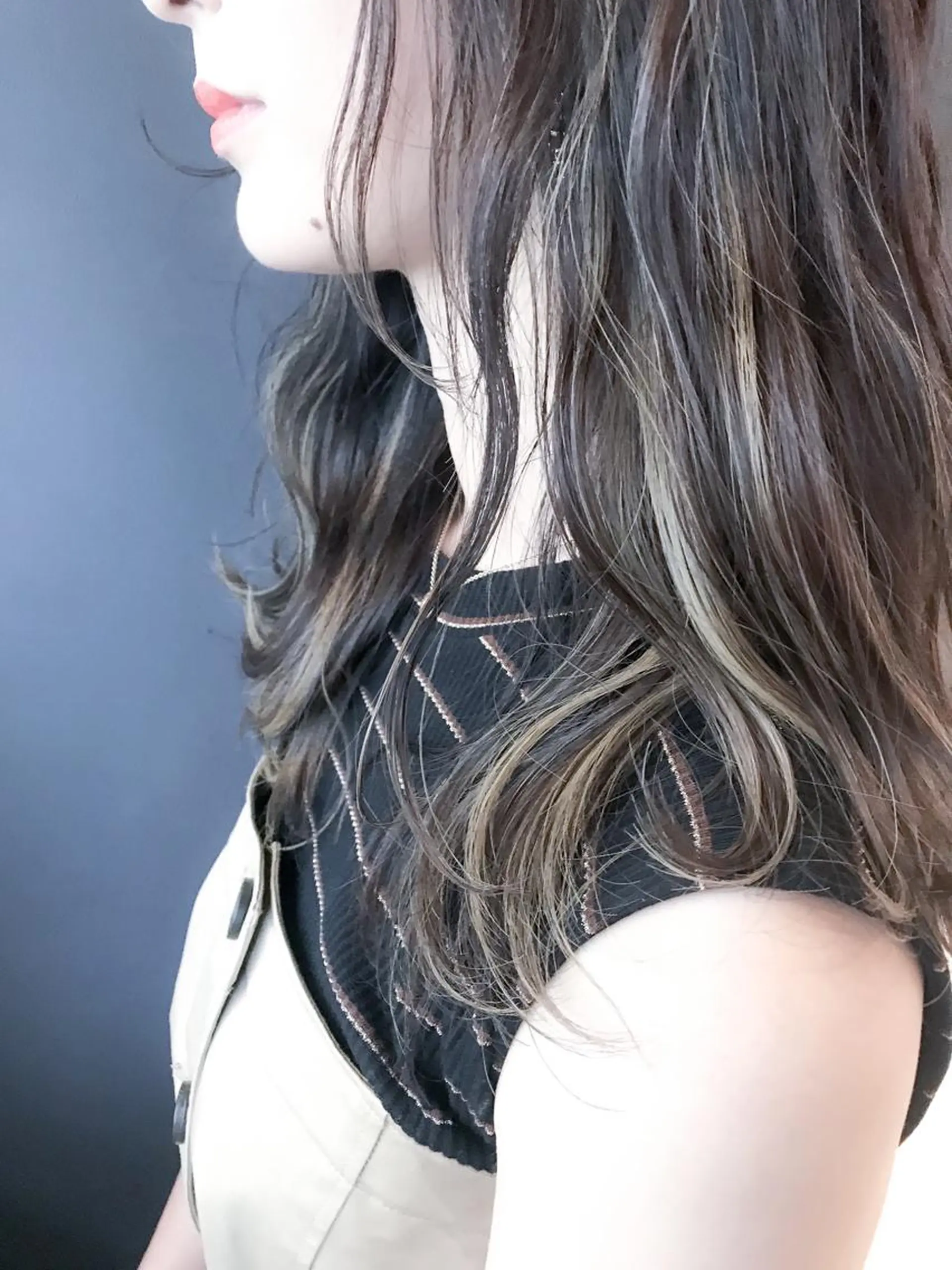 セミロング カラー アディクシーカラー グレージュ ハイライトカラー ハイライト ヘアカラー BOX mico.のヘアスタイル