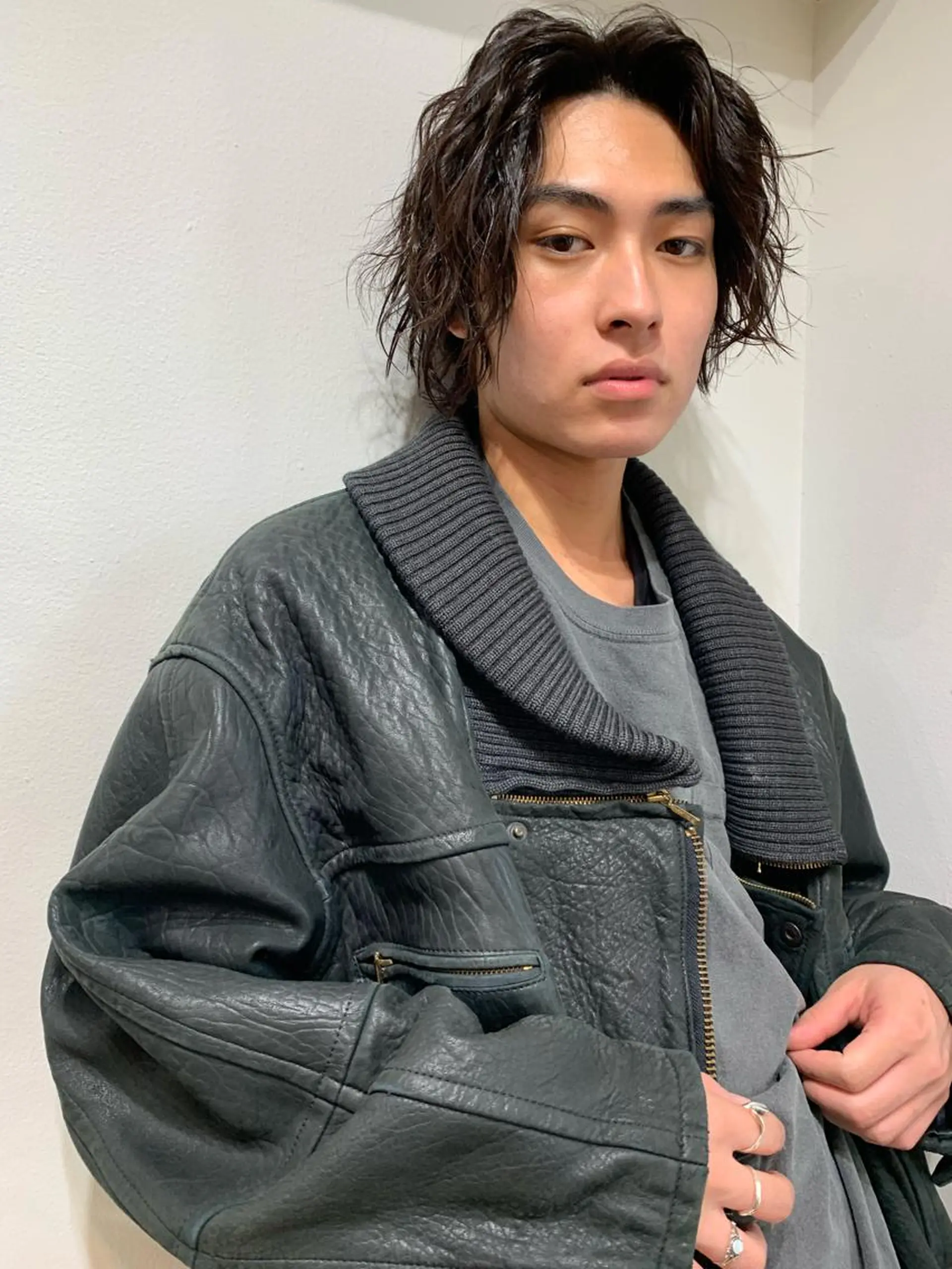 パーマ メンズ センターパート メンズ韓国風 マッシュウルフ マッシュ メンズパーマ Chill所属・三矢 ちなつのヘアスタイル