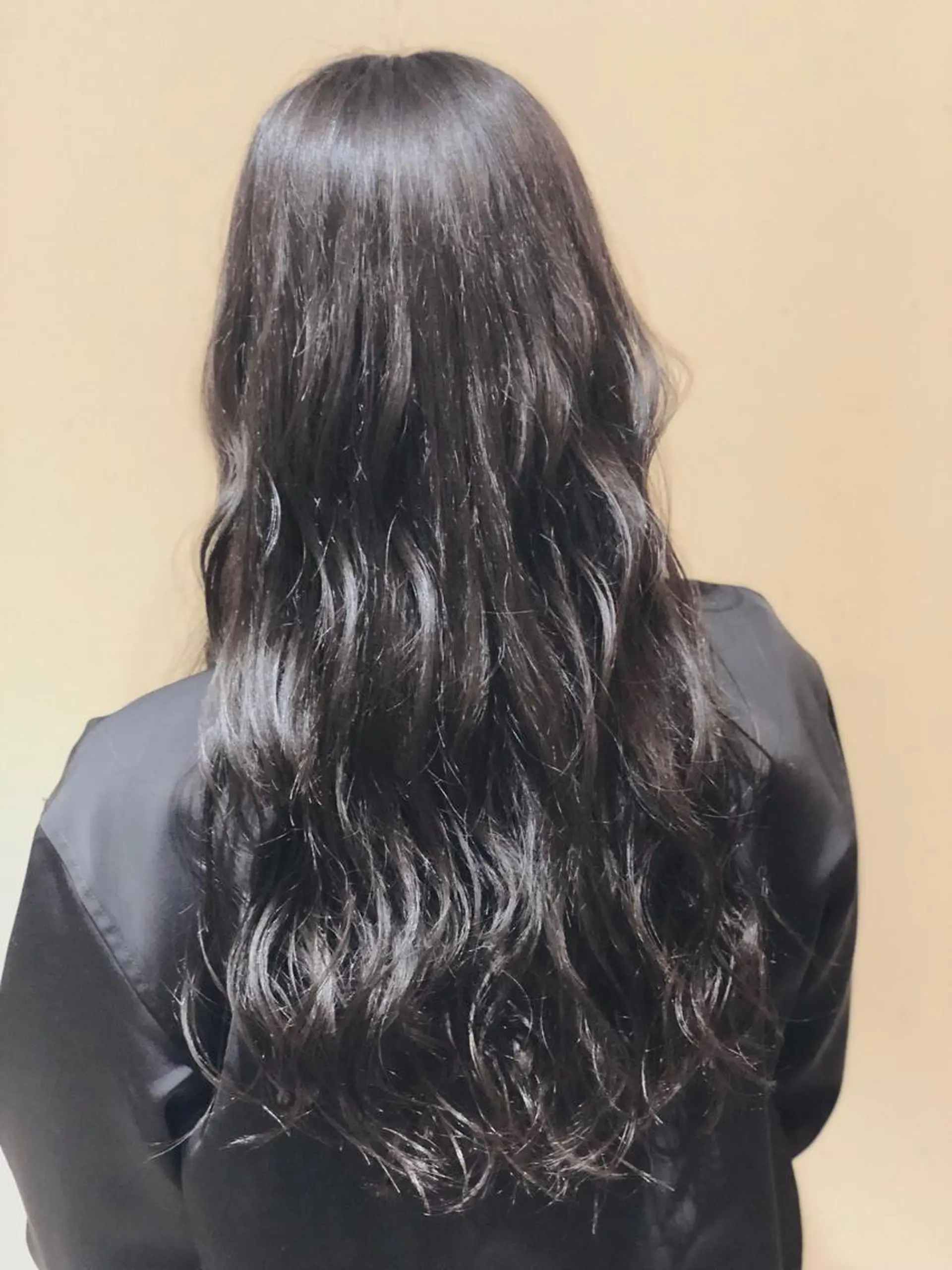 ロング カラー パーマ ヘアアレンジ バレイヤージュ 黒髪 ブルーカラー ブルーグレー ブルーグレージュ 【ツヤ髪美容師】 ツダケイスケのヘアスタイル