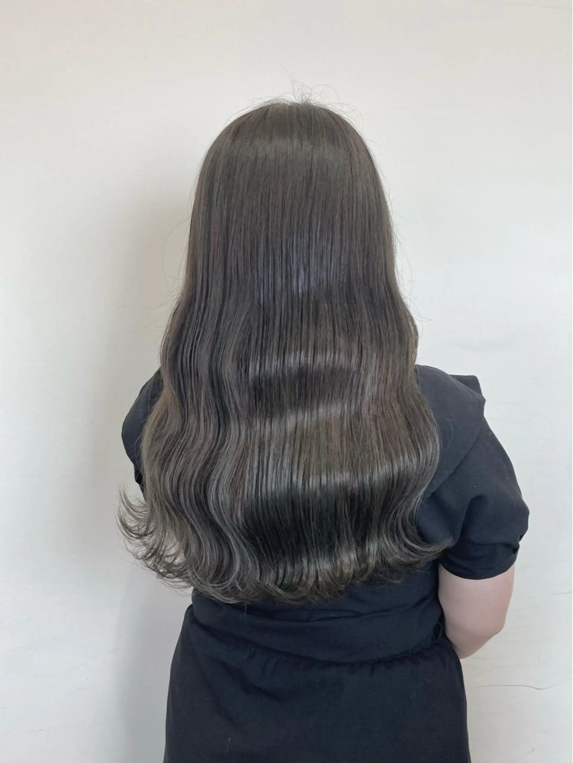 ロング ヘアカラー 梅山 美侑のヘアスタイル