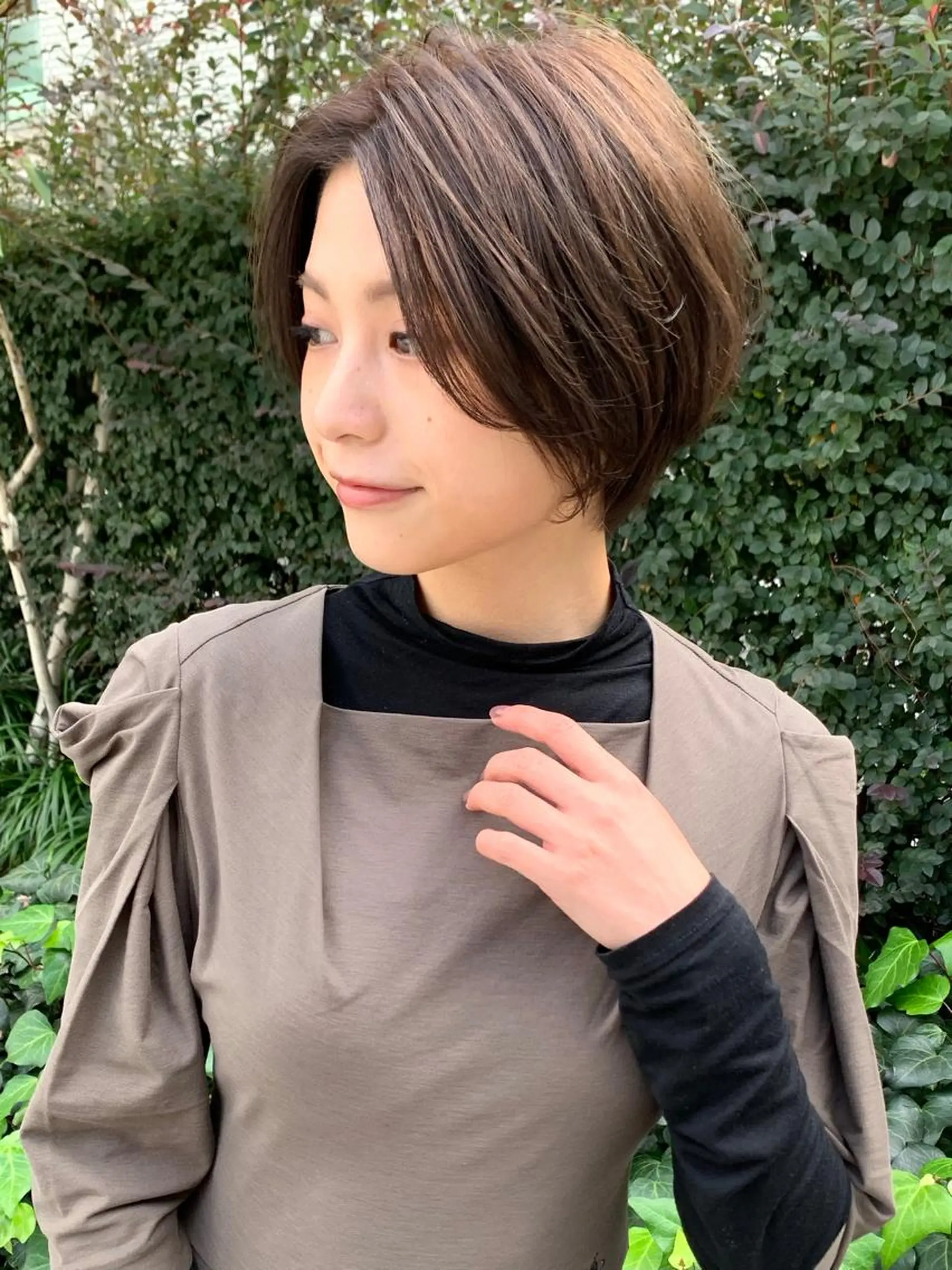 ショート カラー グラデーションカラー オリーブカラー ボブ 大西 真人🪴のヘアスタイル