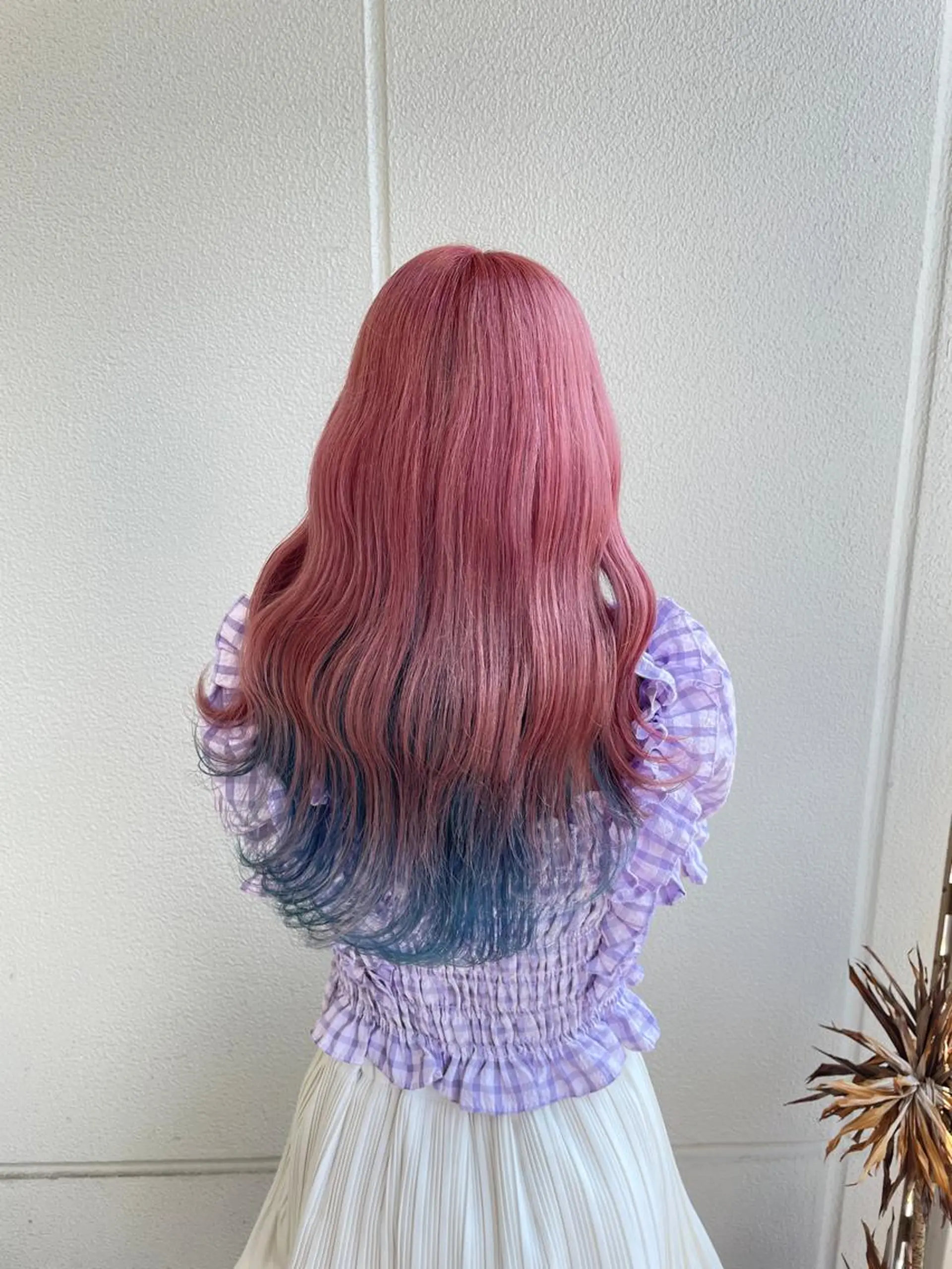 ロング カラー ヘアアレンジ アッシュ ブルーカラー ピンクカラー ピンクアッシュ ヘアカラー トリートメント ヘッドスパ ヘアセット 艶髪✨寒色カラー✨ 翁長孝輔のヘアスタイル