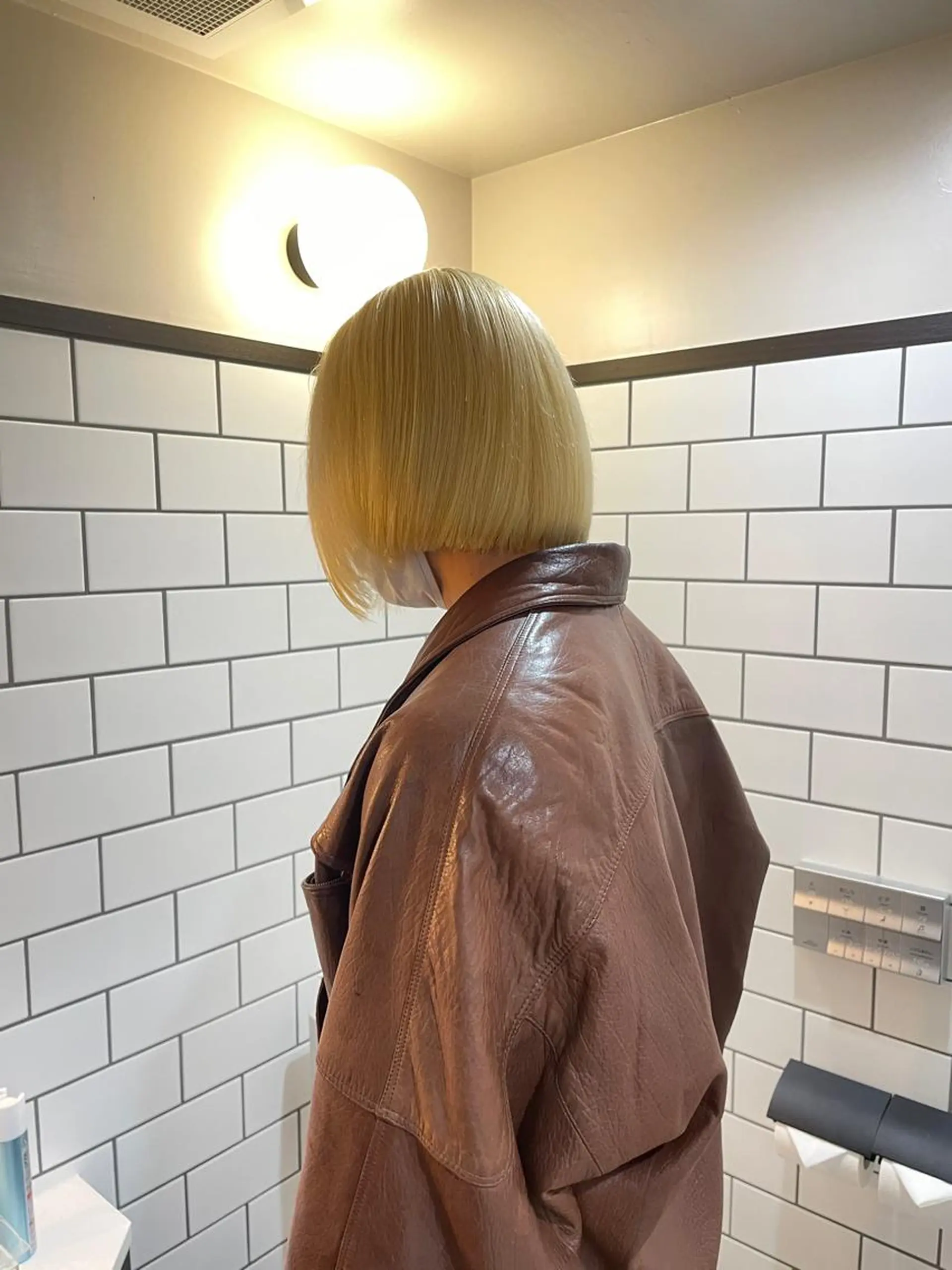 ショート カラー 切りっぱなしボブ レイヤー/縮毛矯正のヘアスタイル