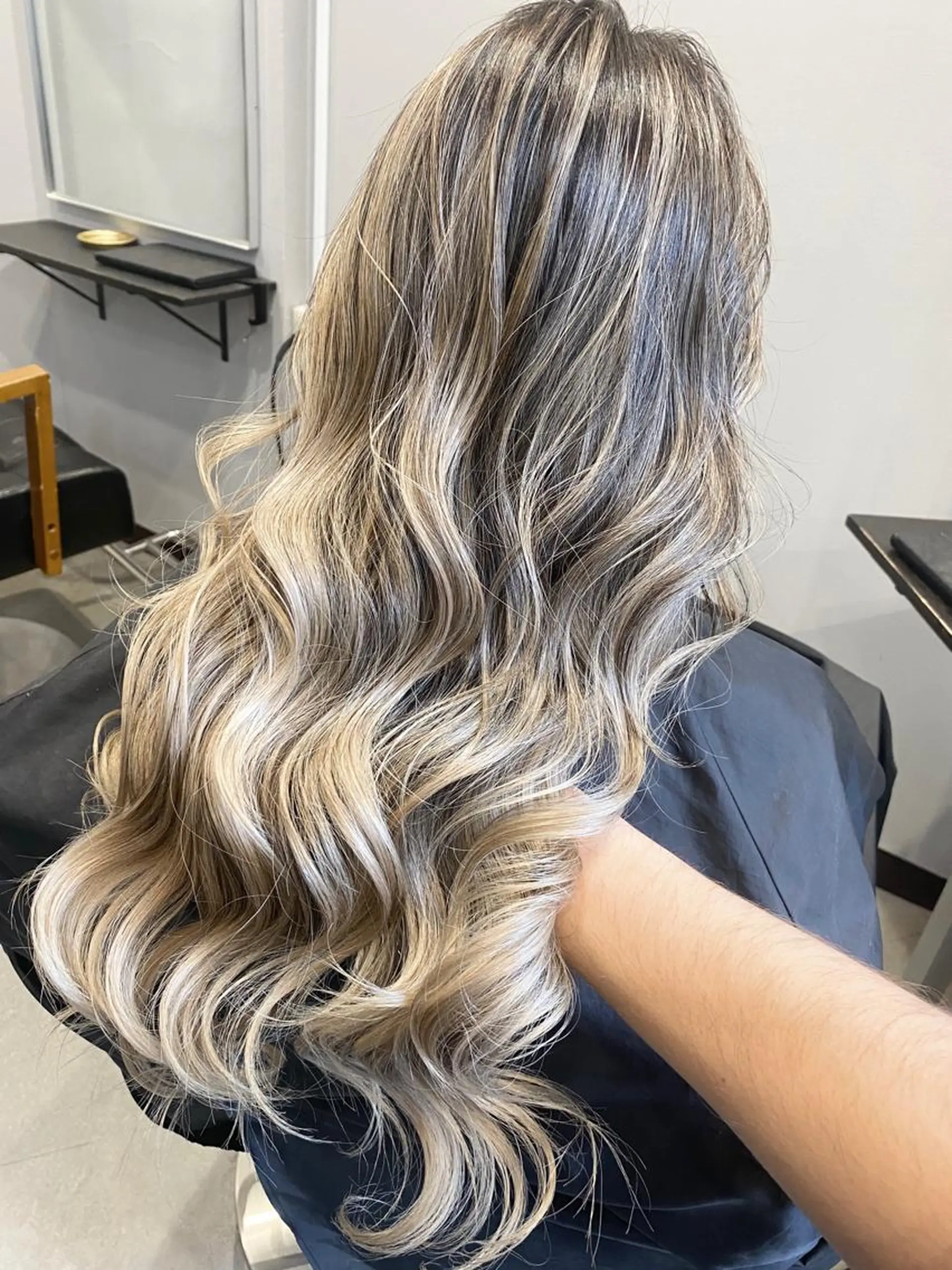 ロング カラー ヘアアレンジ ネイル マツエク・マツパ アイブロウ バレイヤージュ レイヤーカット ヘアカラー トリートメント 井上 一平のヘアスタイル