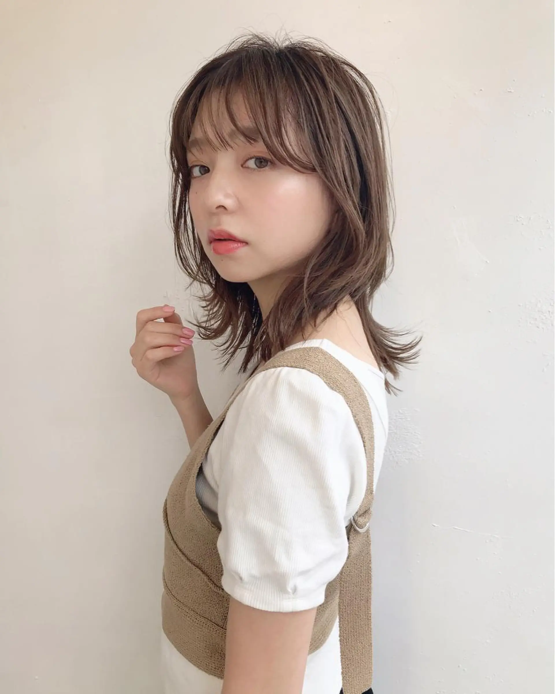 ミディアム レイヤーカット 鎌倉 彩のヘアスタイル