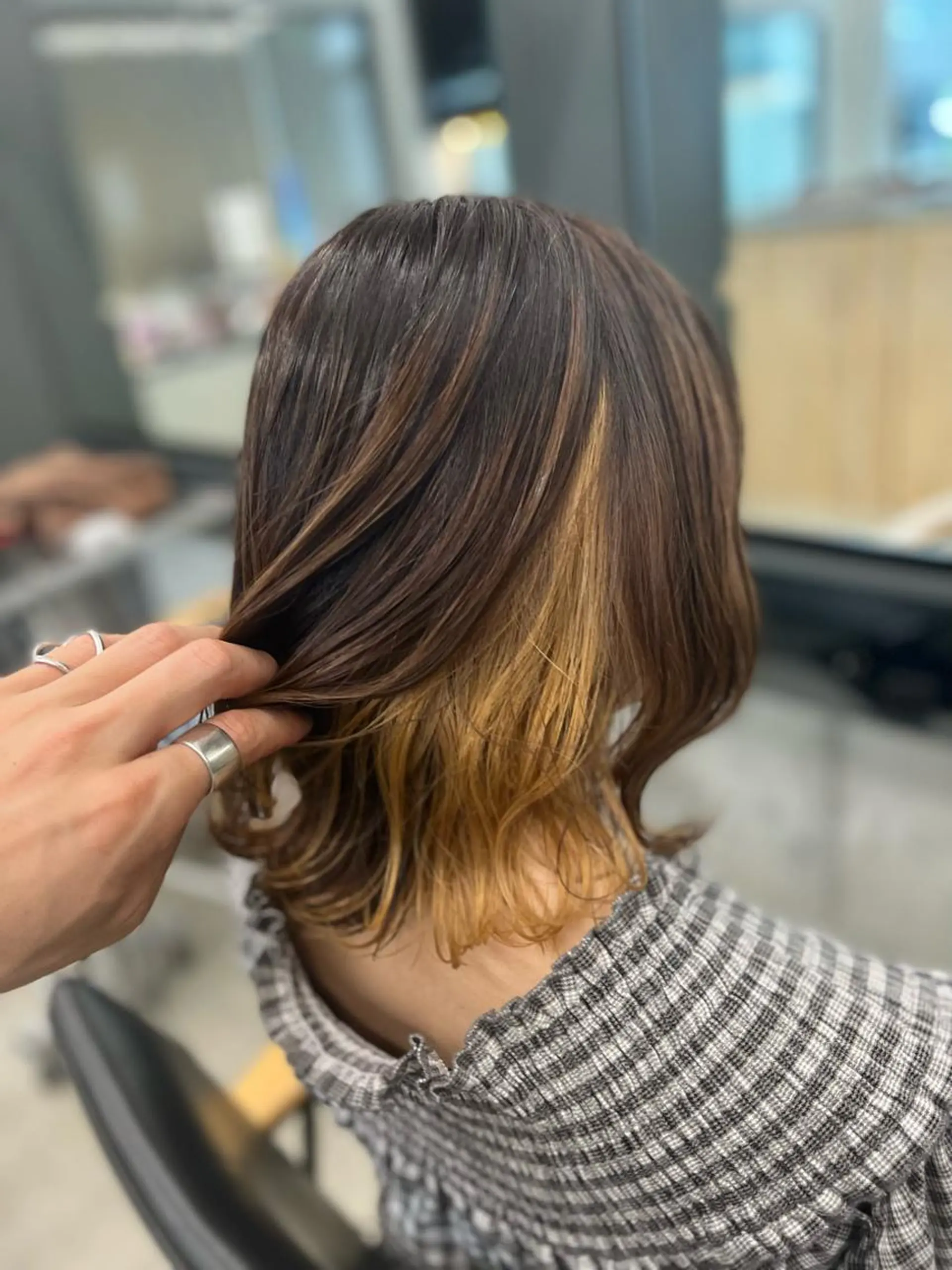 ミディアム カラー ブリーチ ブロンド インナーカラー ボブ 伸ばしかけ ヘアカラー 誰より丁寧なカット/ 小林輝/レイヤーのヘアスタイル