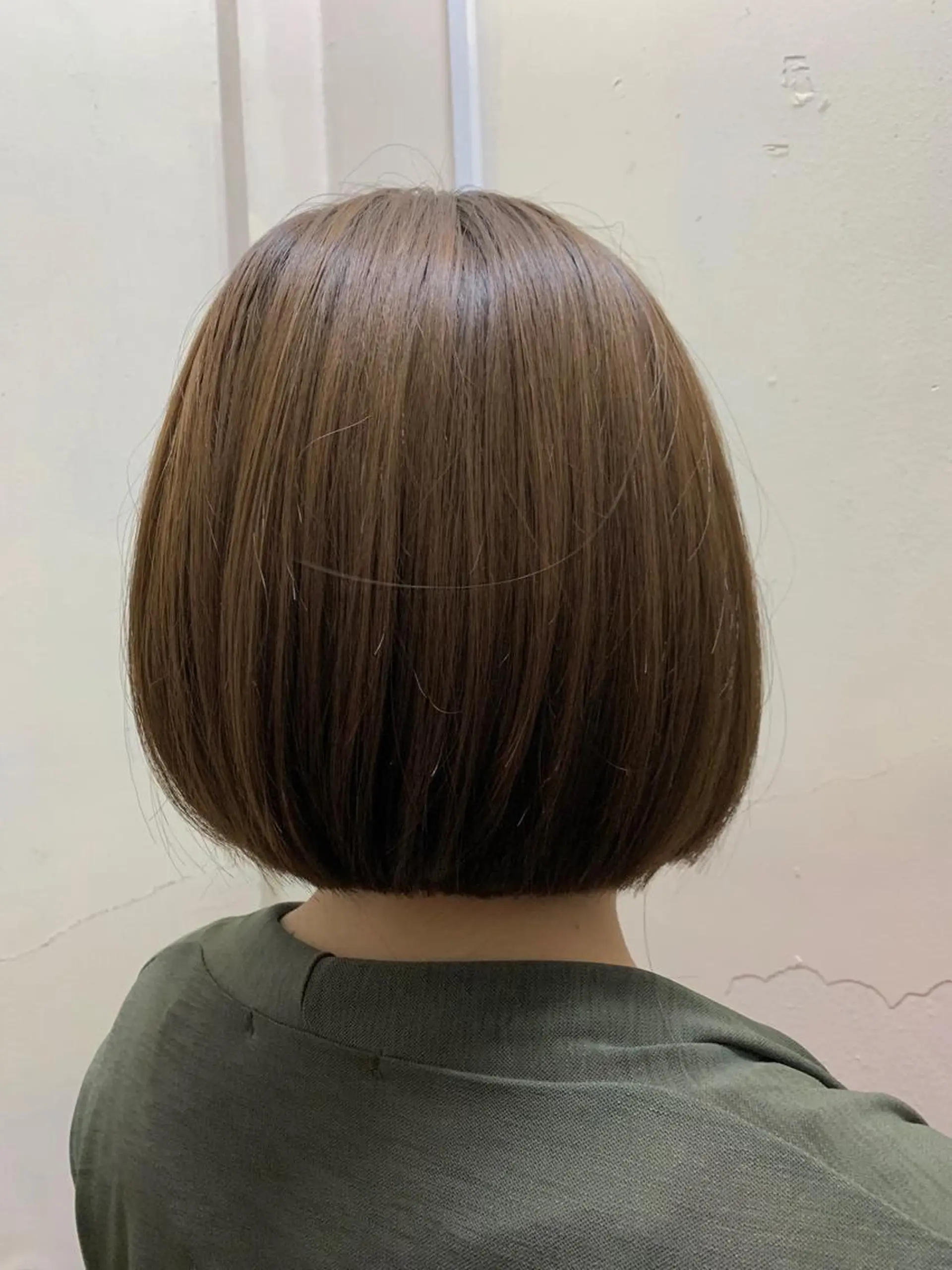 ショート カラー アッシュ ベージュカラー カット ヘアカラー トリートメント 村上 吉斗のヘアスタイル