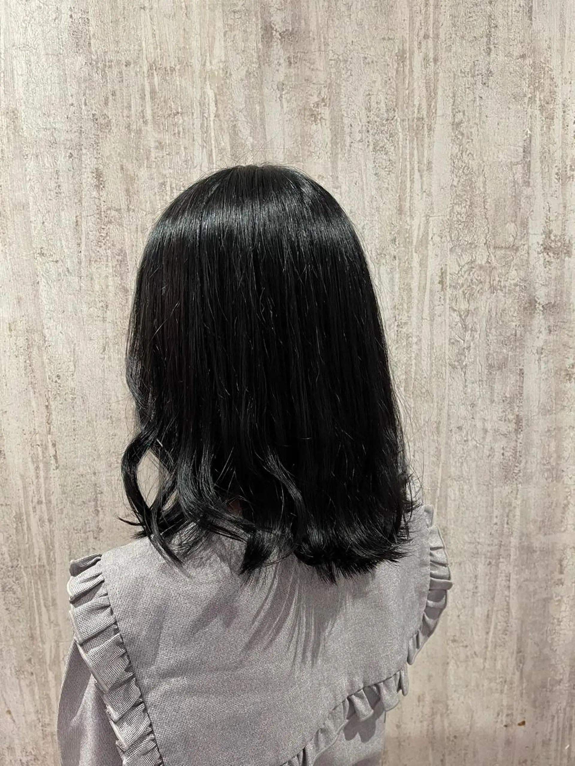 ミディアム カラー 黒髪 ブルーカラー ブルーブラック 川崎 龍馬のヘアスタイル