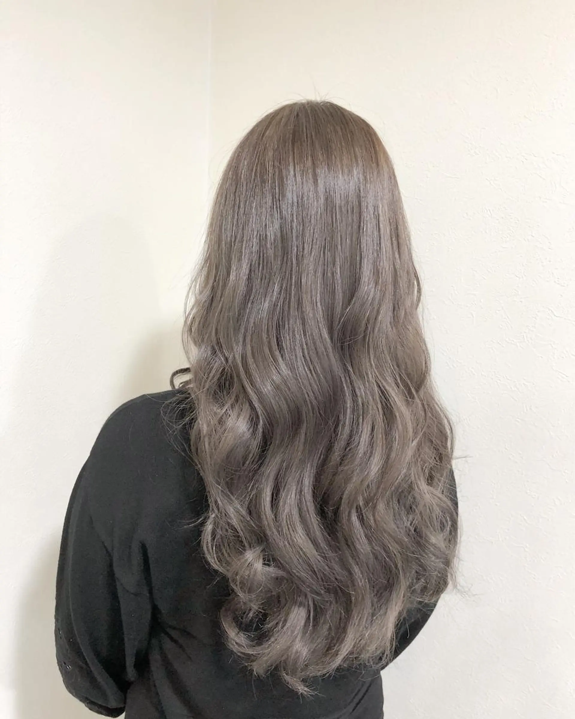 ロング ハイライト ヤマグチ ヒカルのヘアスタイル